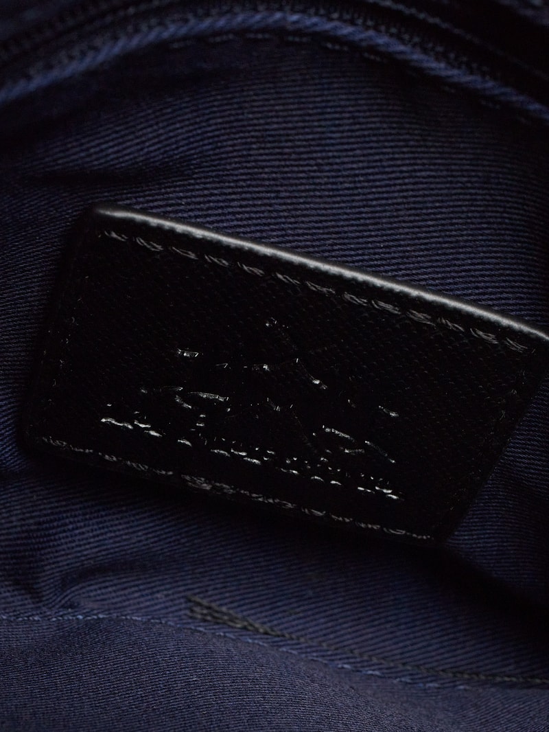 Gürteltasche in Leder-Optik in schwarz