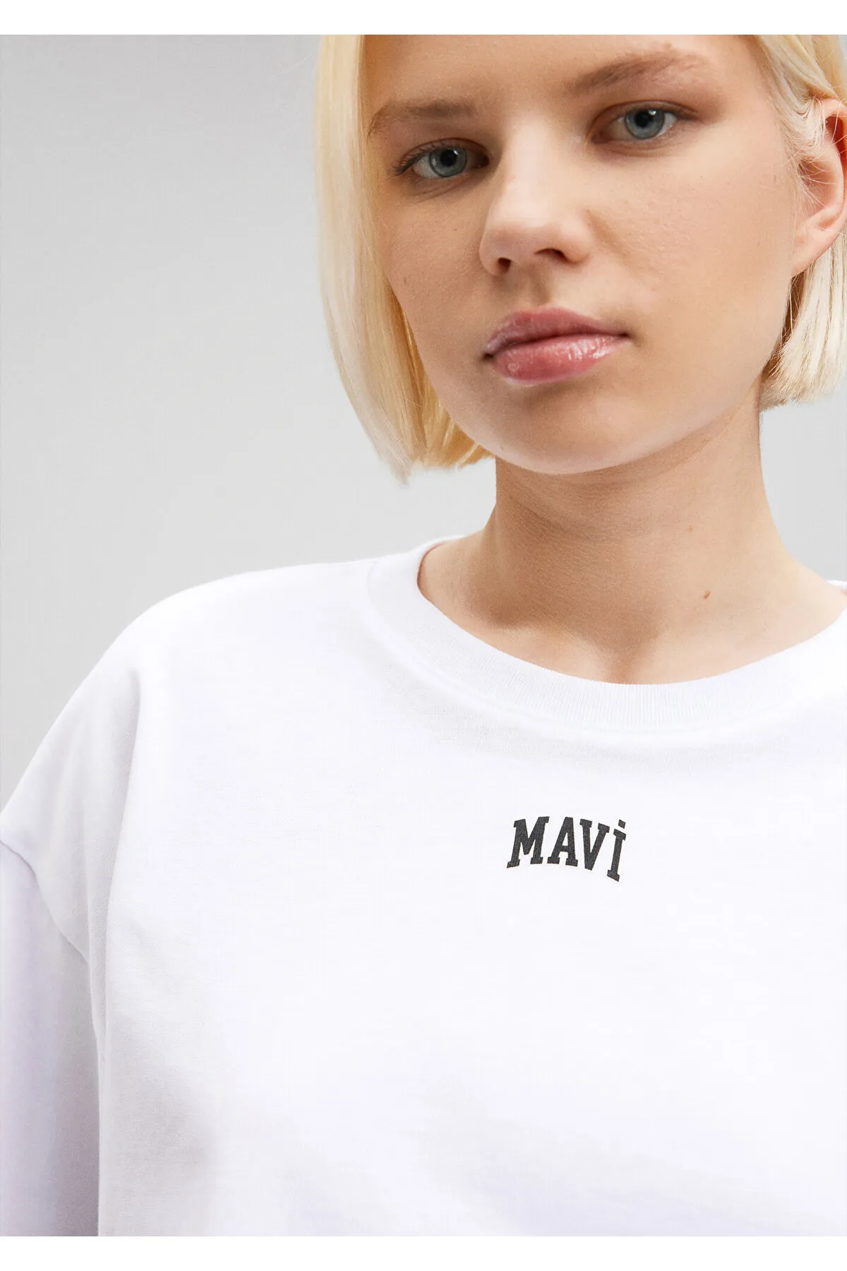 Mavi  Weißes Crop-T-Shirt mit Logo-Print, Crop / Short Cut 1611585-620