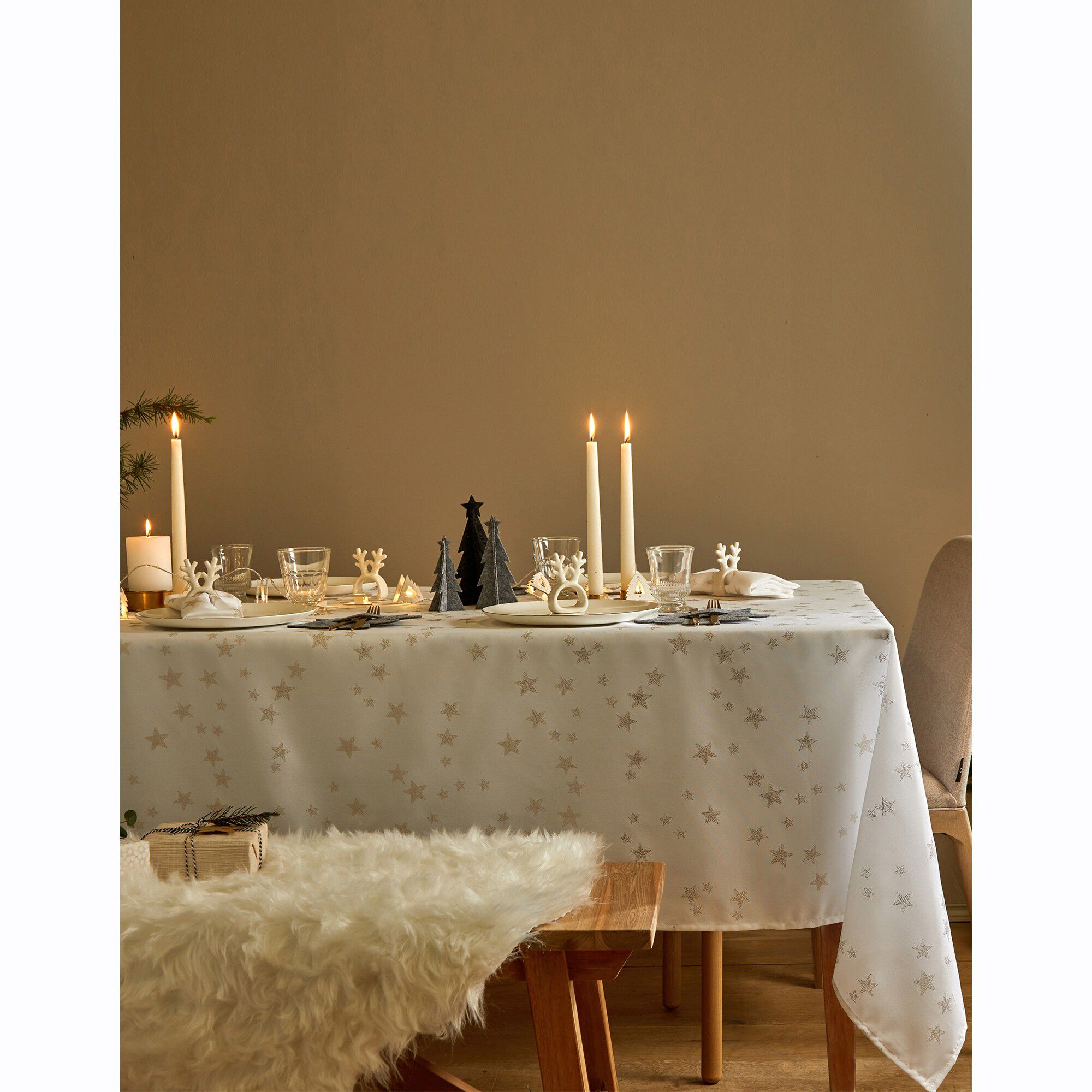 Nappe imprimé étoiles dorées