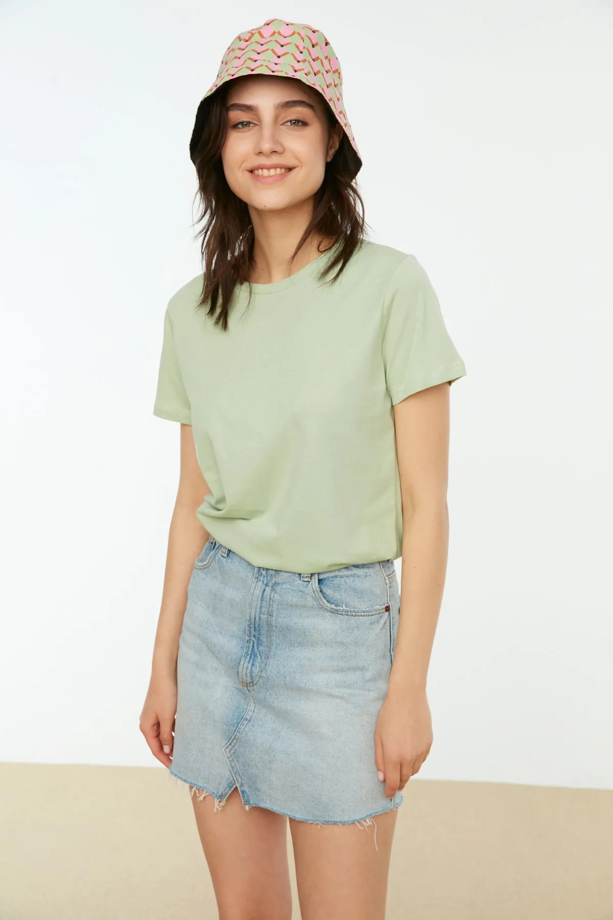 Trendyol Collection  Pink-Mintfarbenes 2er-Pack gestricktes T-Shirt aus 100 % Baumwolle mit Rundhalsausschnitt und Single-Jersey TWOSS20TS0141