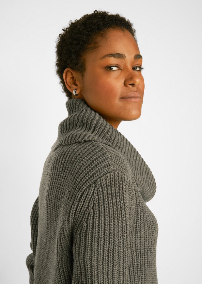 Grober Strickpullover mit weitem Kragen