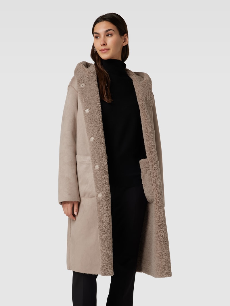 Mantel aus Teddyfell in taupe