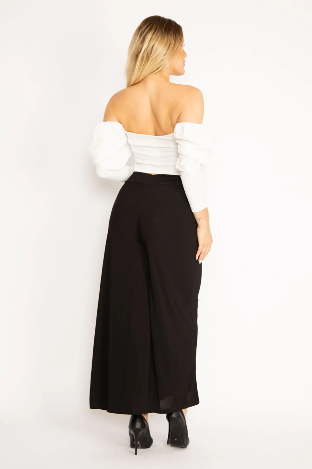 Şans  Große Damen-Hose aus schwarzem Lycra-Sandy-Stoff mit weitem Bein und Gürtel 65n34288