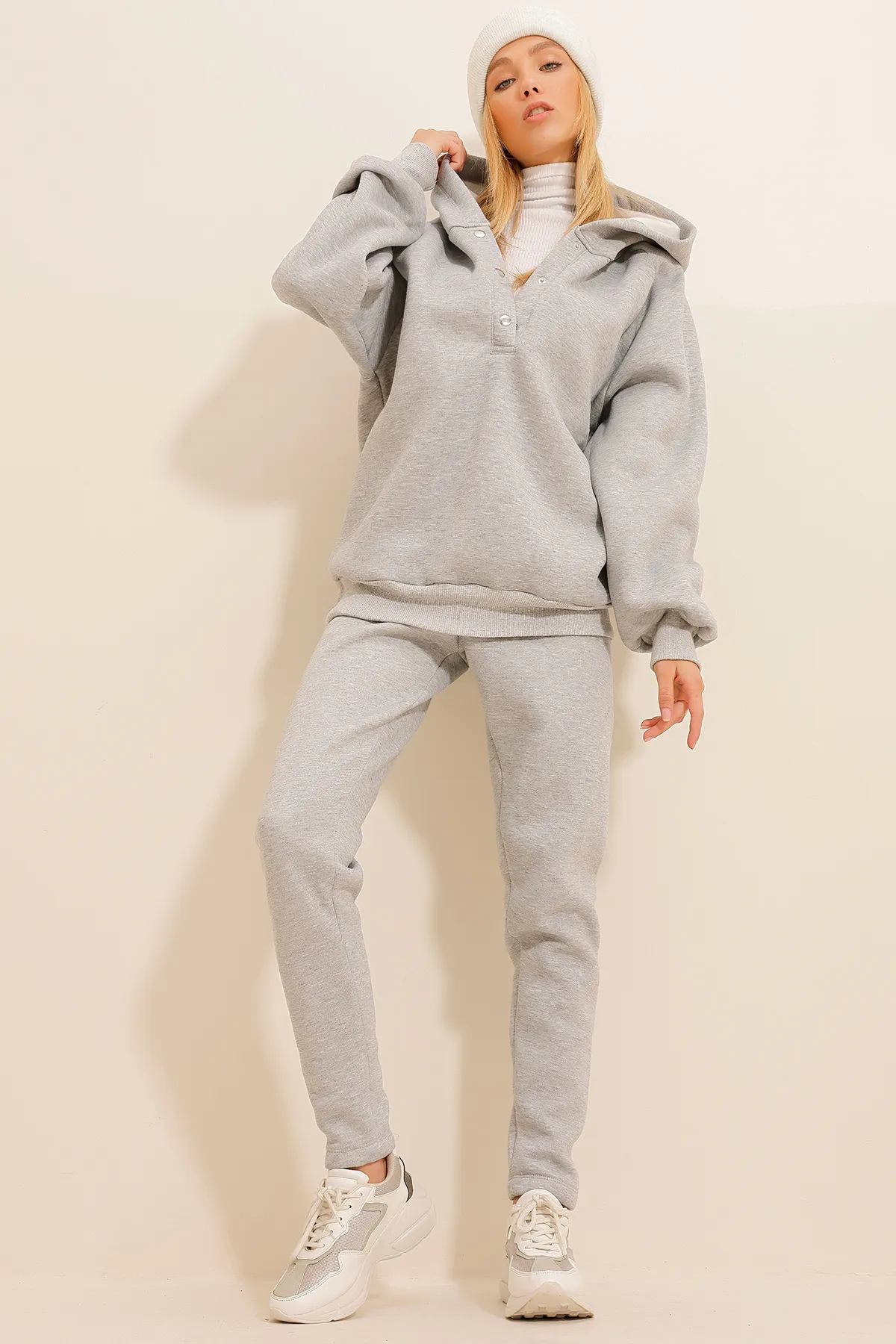Trend Alaçatı Stili  Grauer 3-Faden-gerippter Kapuzenpullover und Druckknopfverschluss-Trainingsanzug für Damen ALC-X11074