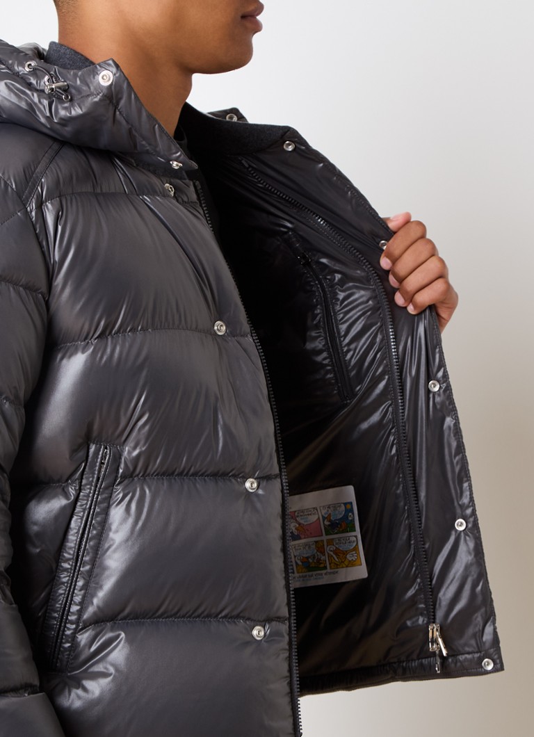 Jachetă matlasată din puf de gâscă Moncler Maljasset cu glugă detașabilă.
