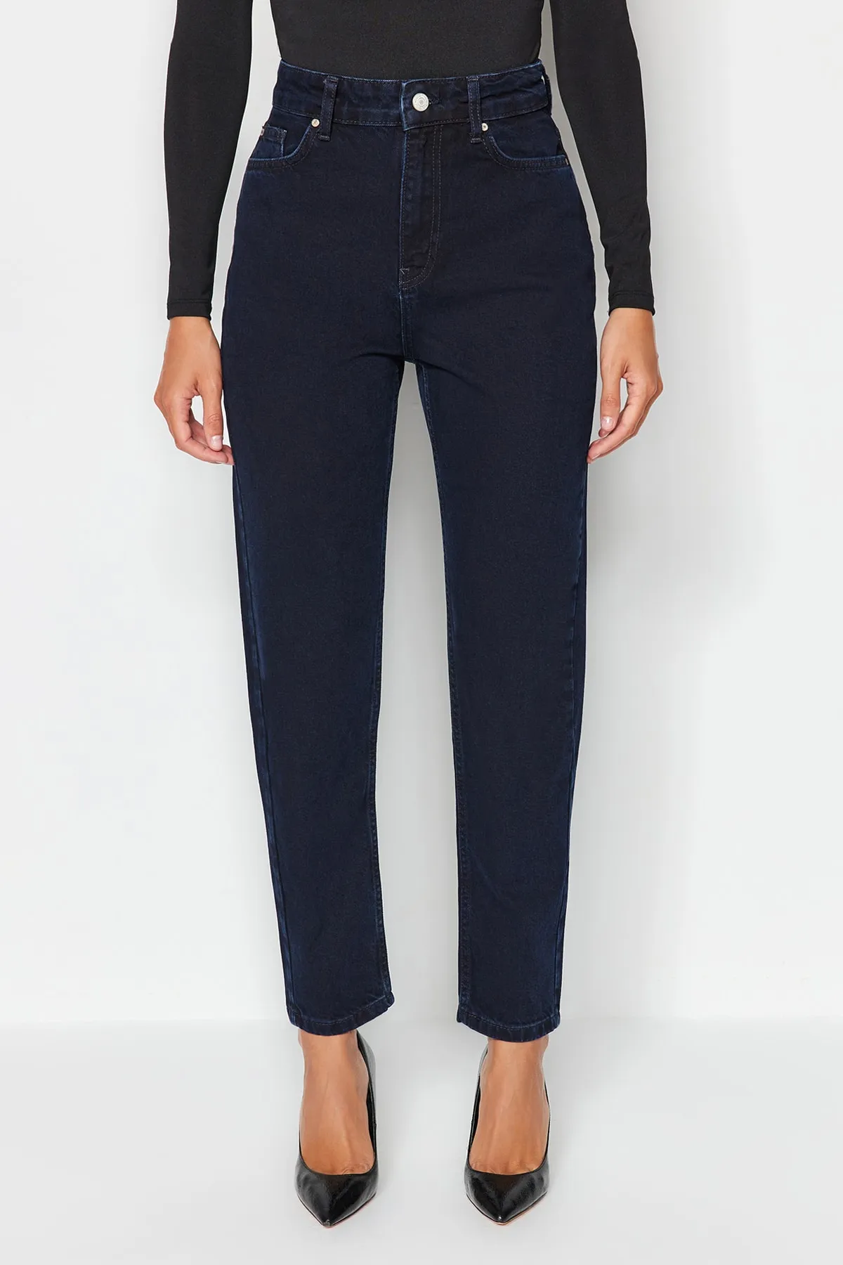 Trendyol Collection  Mitternachtsblaue Mom-Jeans mit hoher Taille TWOSS23JE00085
