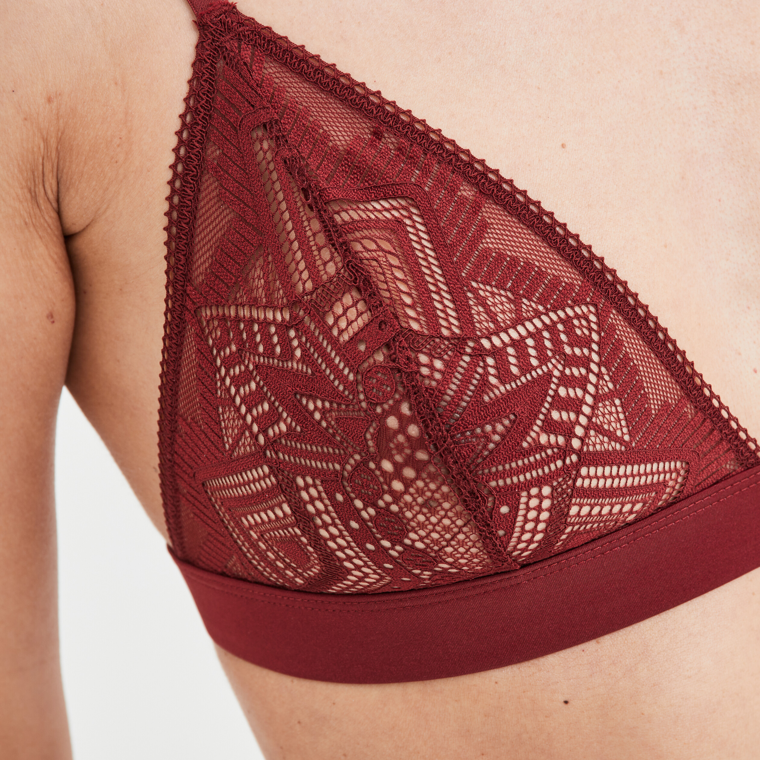 Soutien-gorge triangle en dentelle bordeaux femme | La Halle
