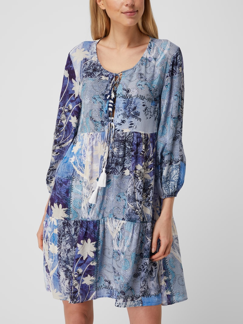 Kleid mit floralem Muster in marineblau
