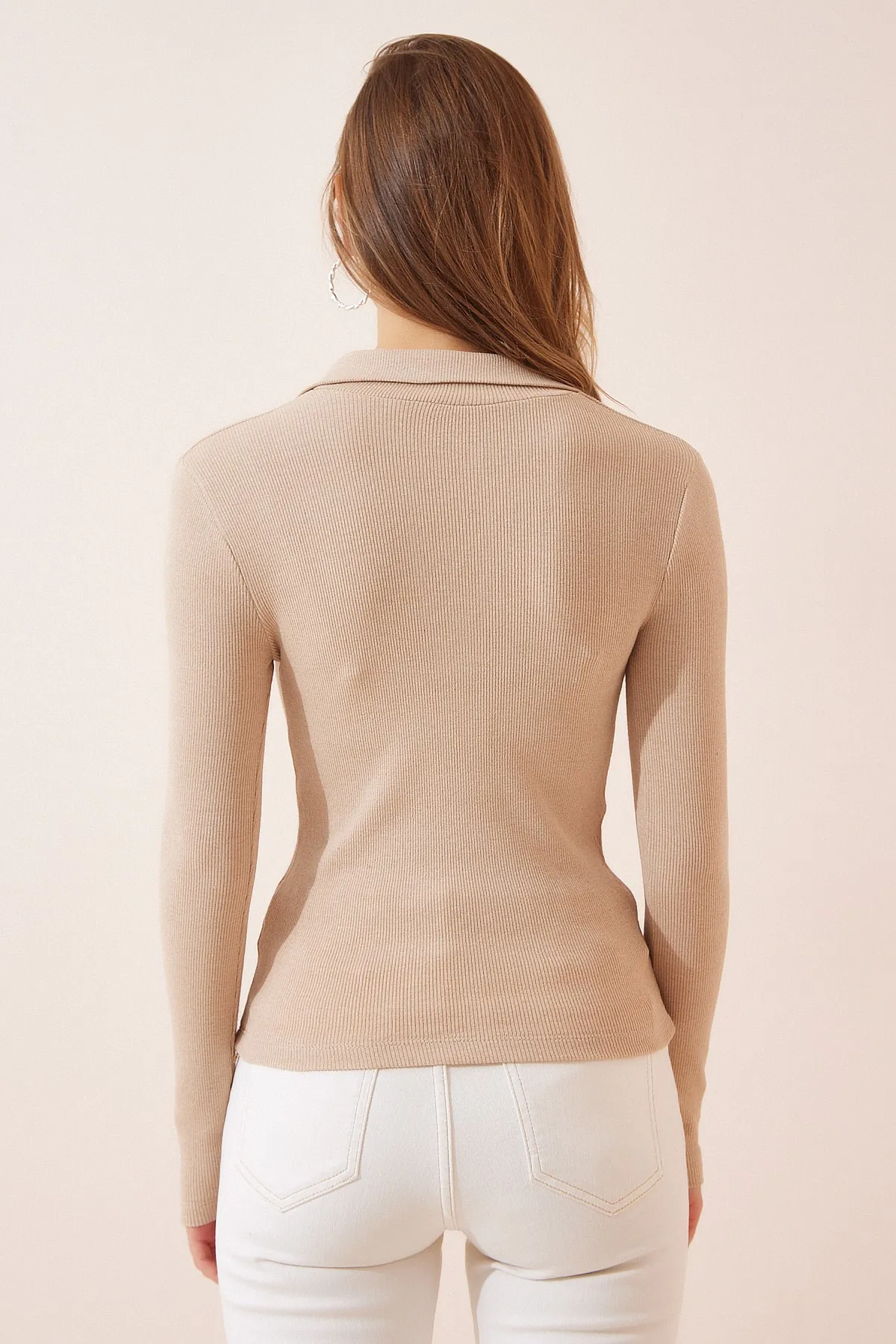 Happiness İstanbul  Cremefarbene Damen-Strickbluse mit Polokragen GT00111