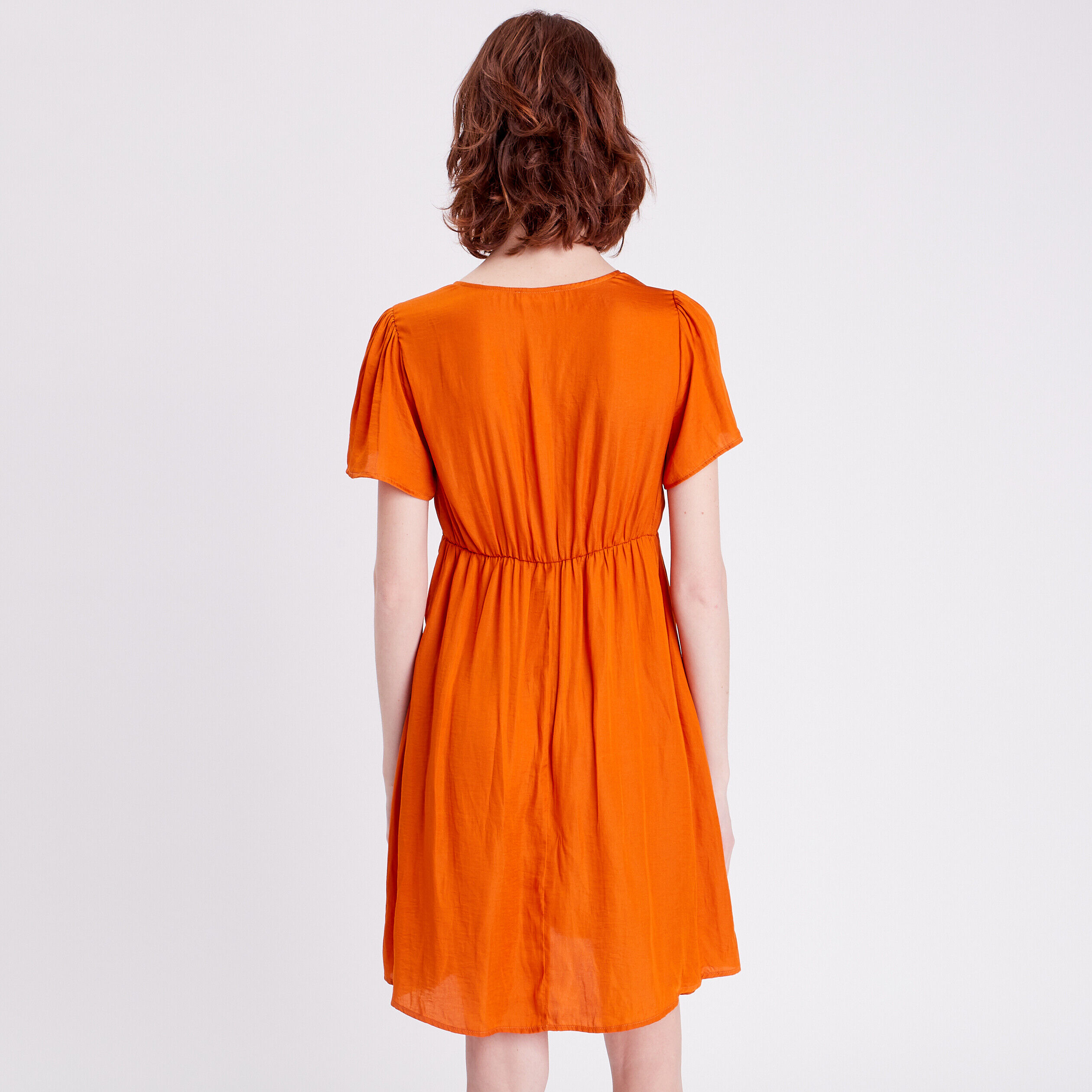 Robe cintrée satin col en V orange femme | Cache Cache