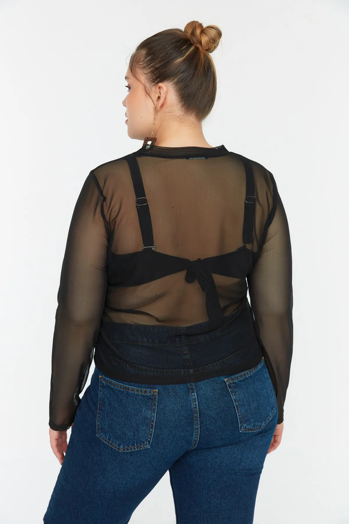 Trendyol Curve  Schwarze gestrickte bauchfreie Bluse aus Tüll TBSSS22BZ00017
