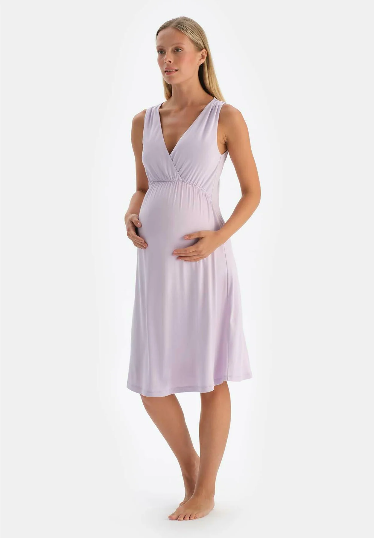 Camisón DAGI con tirantes y escote en V regular