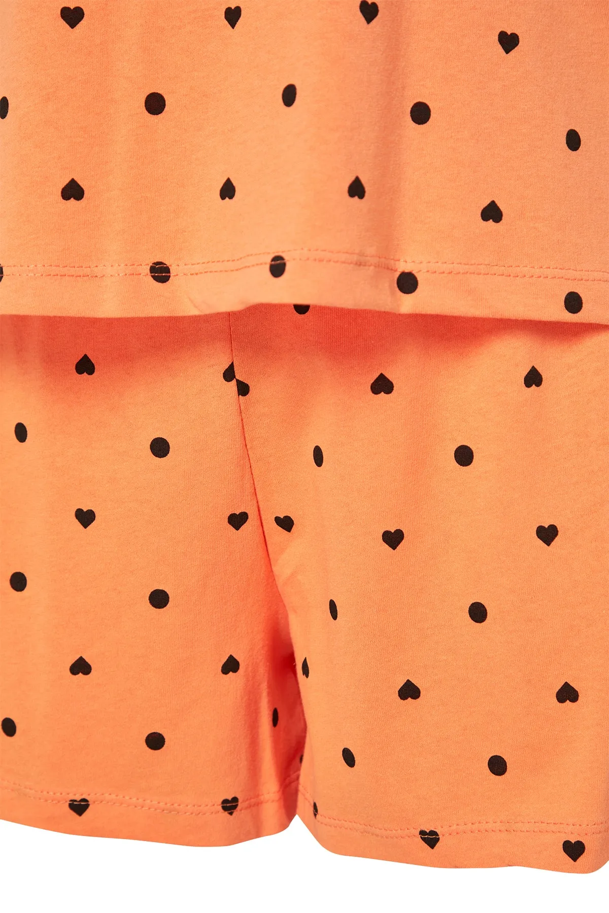 Trendyol Collection  Orange-mehrfarbiges gestricktes Pyjama-Set mit T-Shirt und Shorts aus 100 % Baumwolle mit Herzmuster THMSS21PT1485