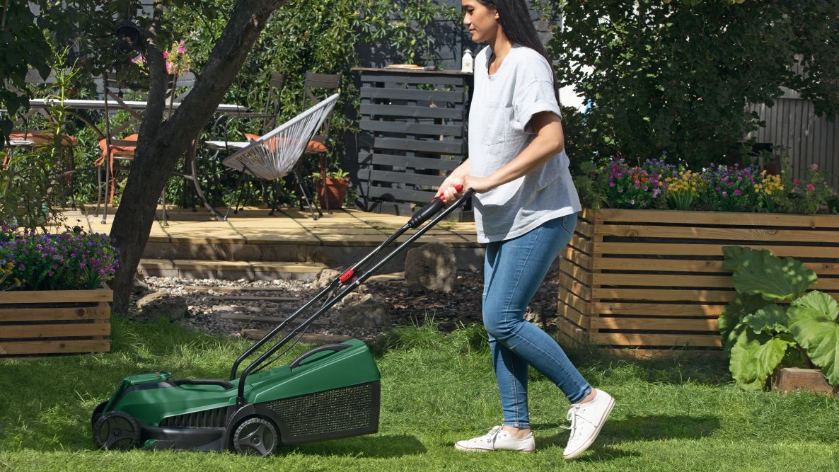 Bosch Groen 06008B9D02 EasyMower 18V-32-200 + EasyGrassCut 18V-26 BT Combiset 1 x 4,0 Ah na rebrík AL1830