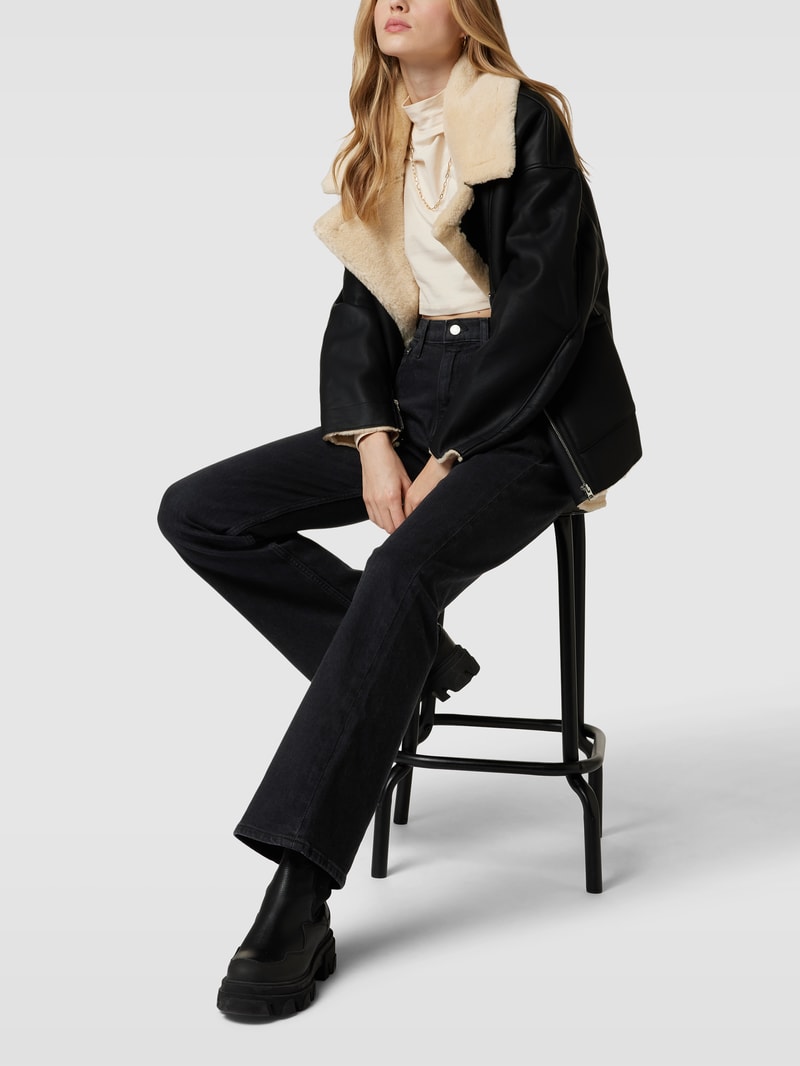 Bootcut Jeans mit Label-Details in schwarz