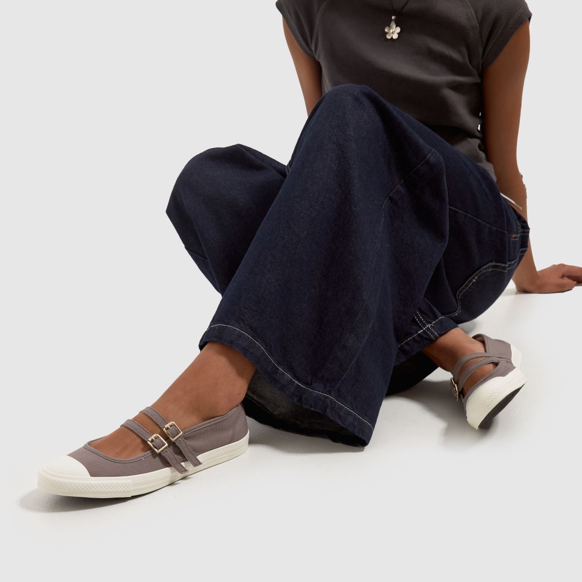 Converse All Star – Grå, eleganta Mary Jane-sneakers