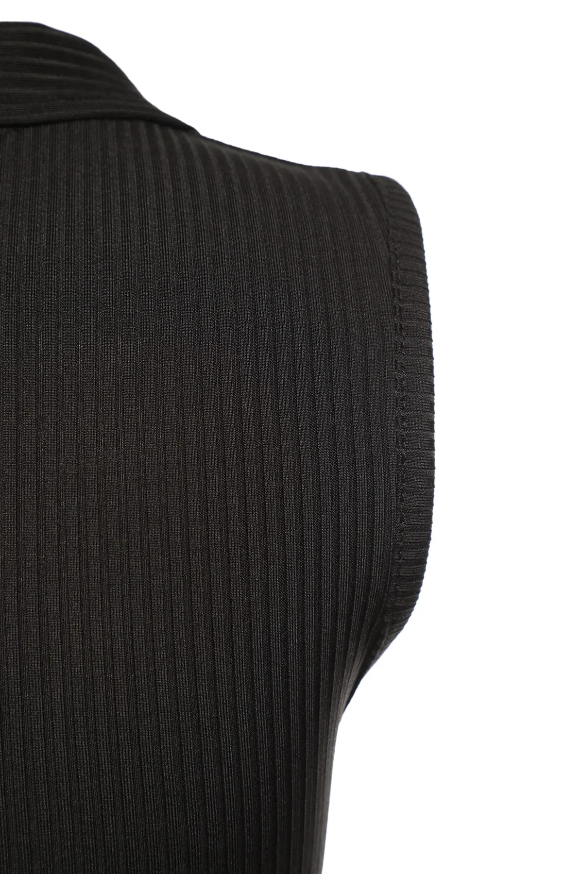 Trendyol Collection  Schwarze, taillierte, kurz geschnittene, dehnbare Strickbluse mit Polokragen TWOSS22BZ0335