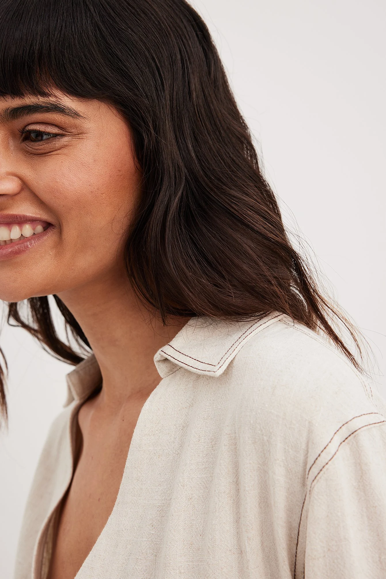 Kleid aus Leinenmix mit Kontrastnähten