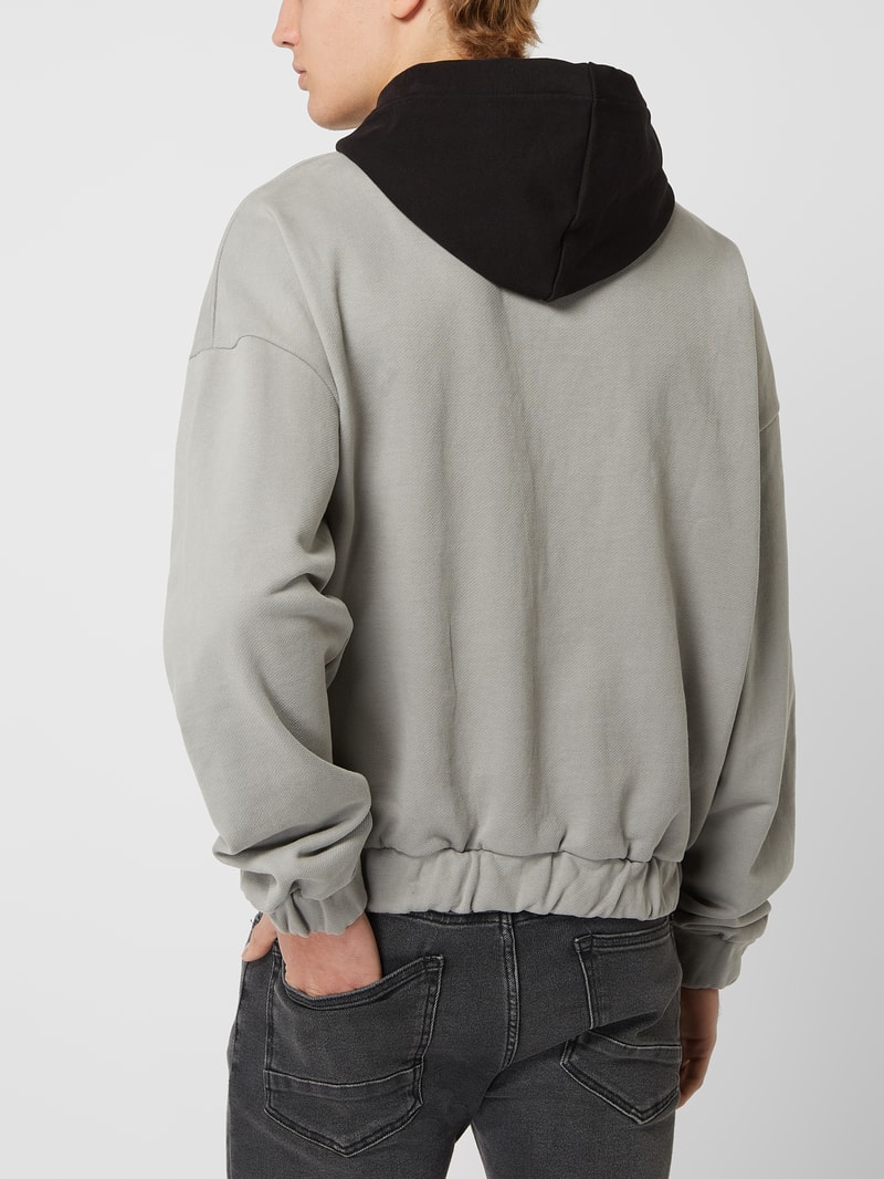 Oversized Hoodie mit Message-Stickerei in mittelgrau