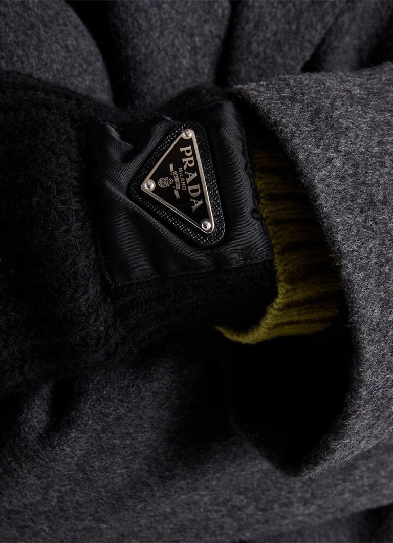 Guanti Prada Re-Nylon in maglia grossa e misto cashmere