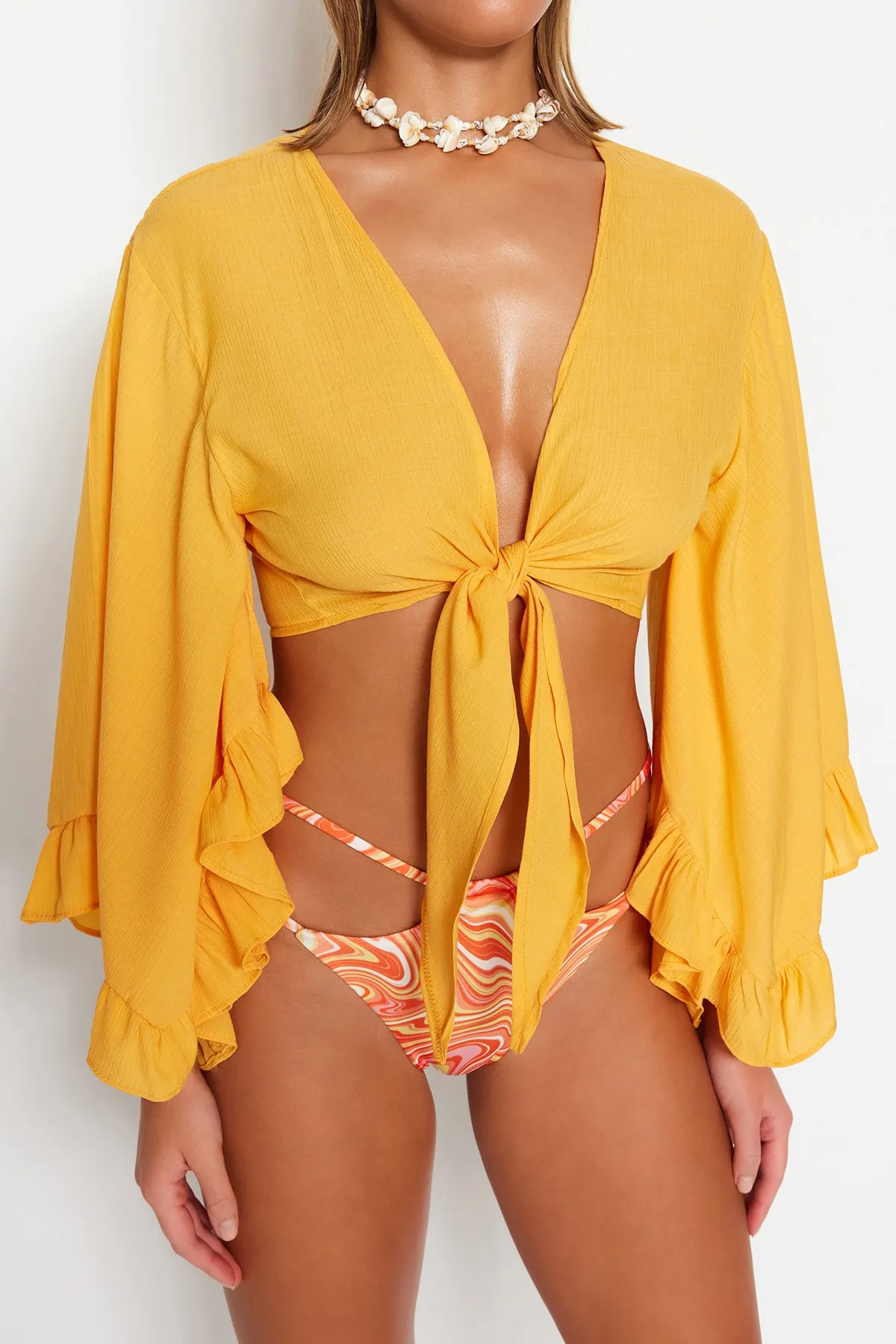 Trendyol Collection  Orangefarbene, bauchfreie, gewebte Volantbluse TBESS19BB0095