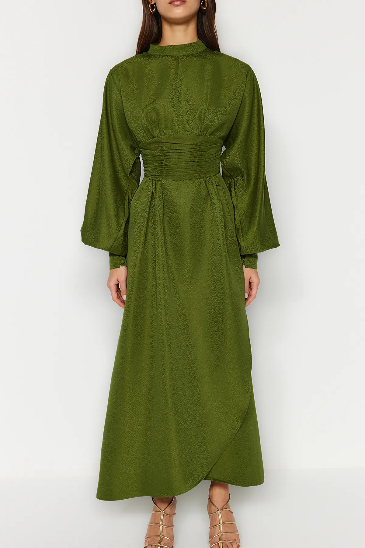 Trendyol Modest  Grüner, taillierter Jacquard-Satin mit Blumenmuster TCTSS23DB00017
