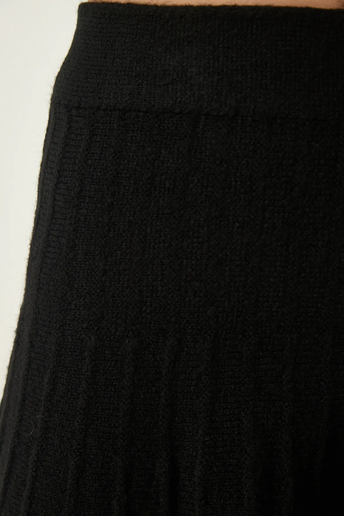 Happiness İstanbul  Schwarzer Rollkragenpulloverrock-Strickanzug für Damen YY00195