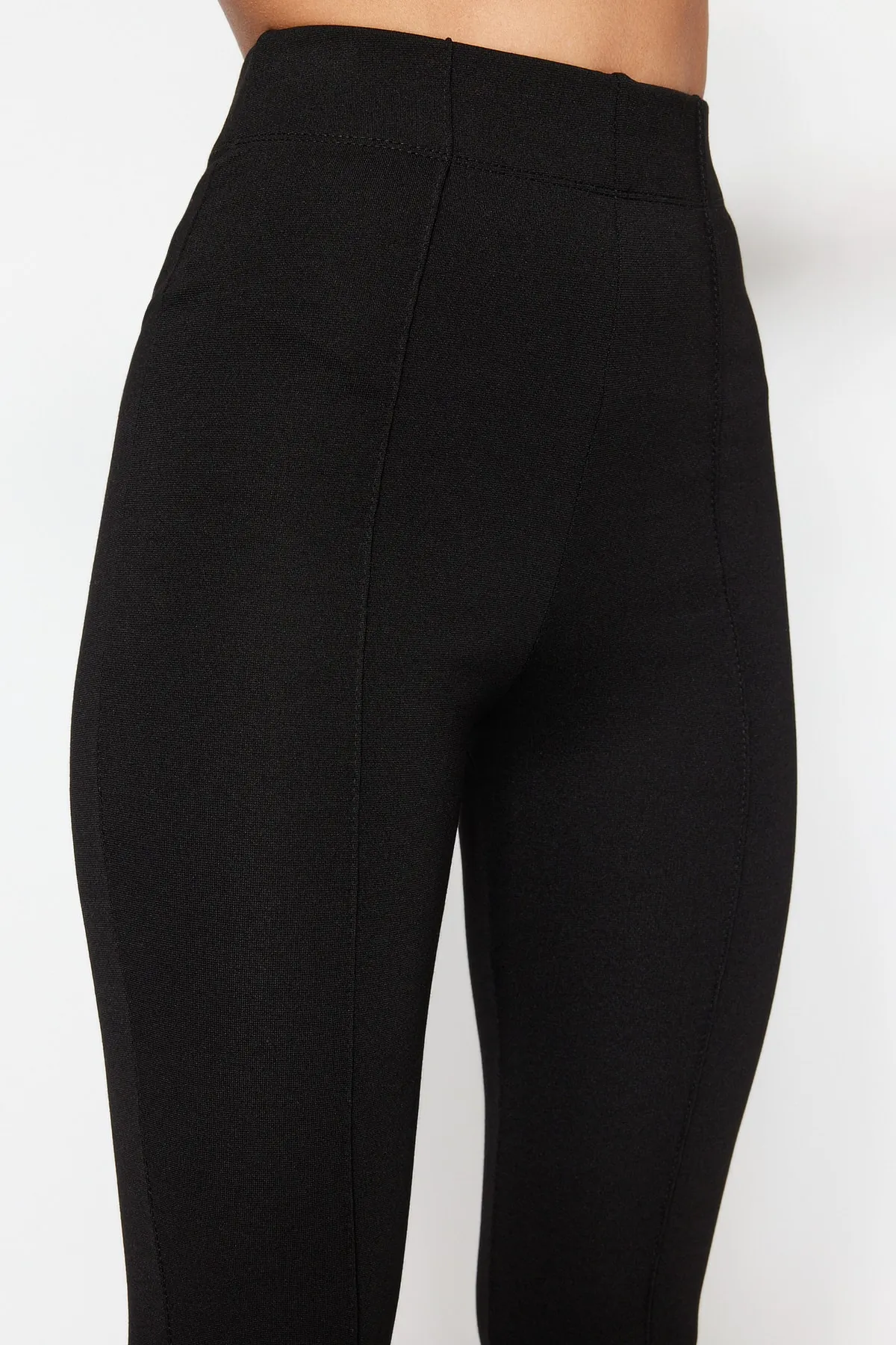 Trendyol Collection  Schwarze, gerippte, ausgestellte Hose mit elastischem Bund/Spanisches Bein, hohe Taille, gestrickte Hose TWOSS20PL0342