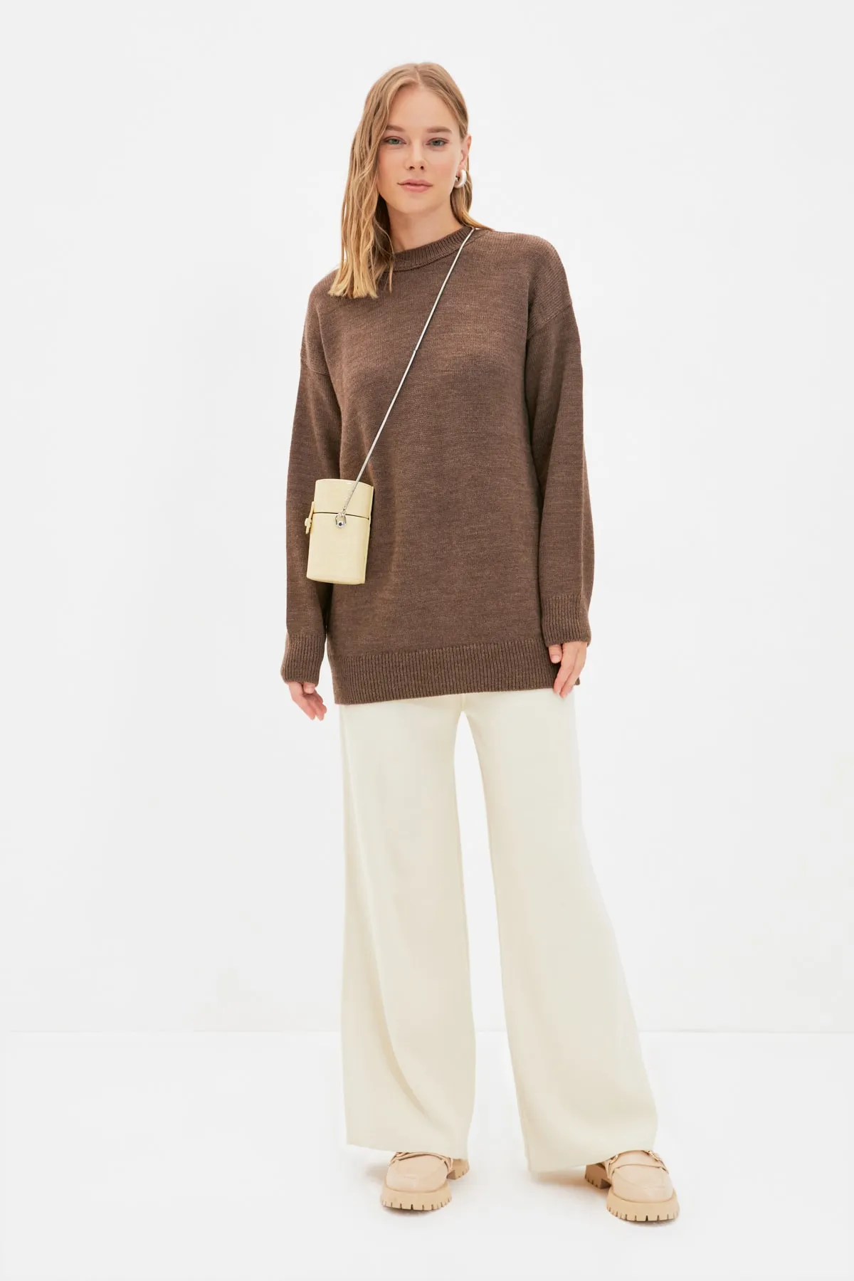 Trendyol Modest  Brauner Strickpullover mit hohem Kragen TCTAW22AK0045