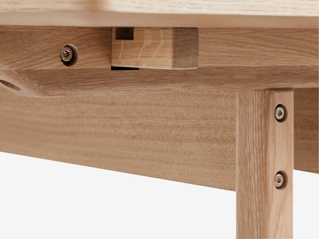 Mesa de jantar AALBORG, 95x180/270, carvalho.