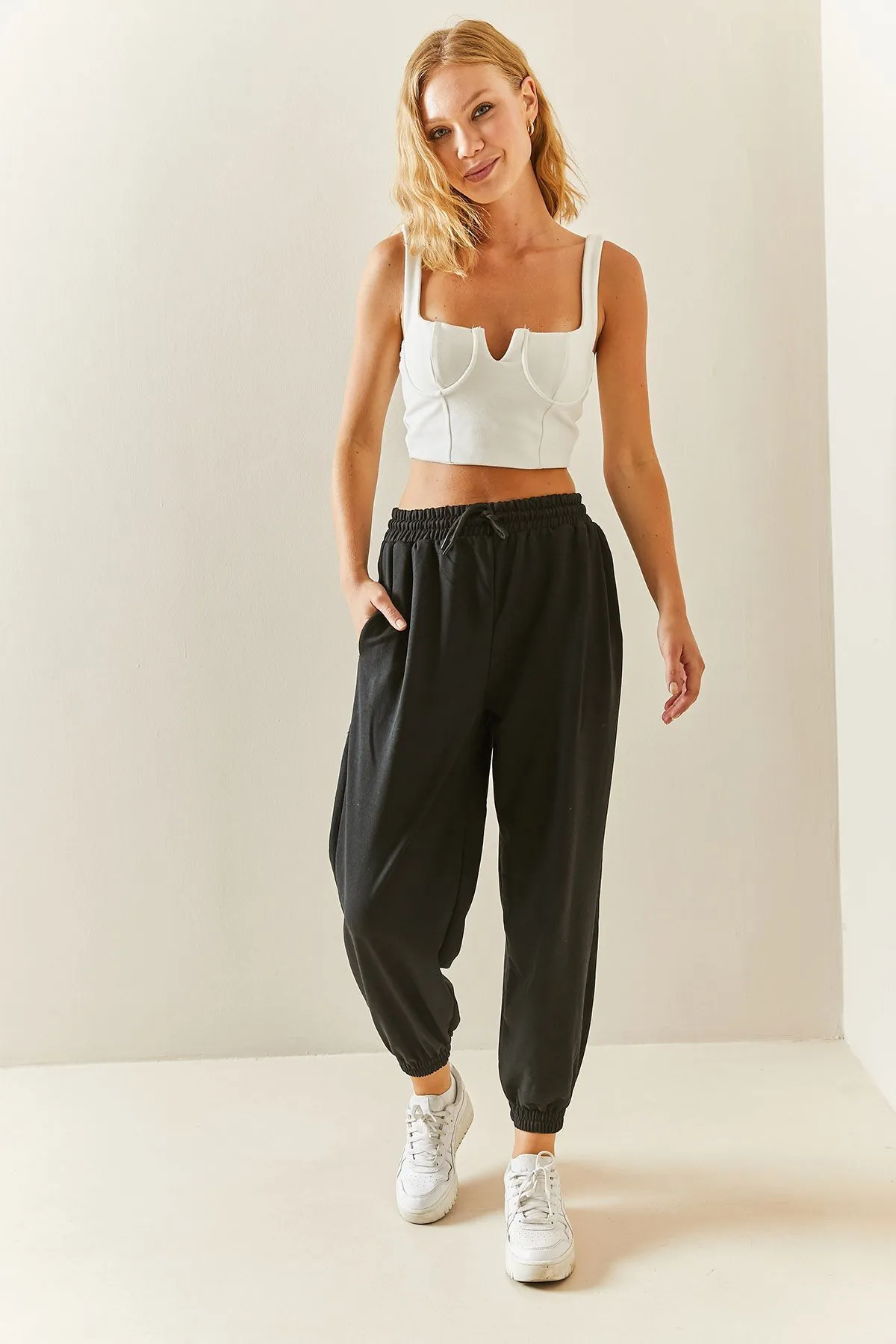 XHAN  Schwarze Jogger-Jogginghose mit hoher Taille 3YXK8-47560-02