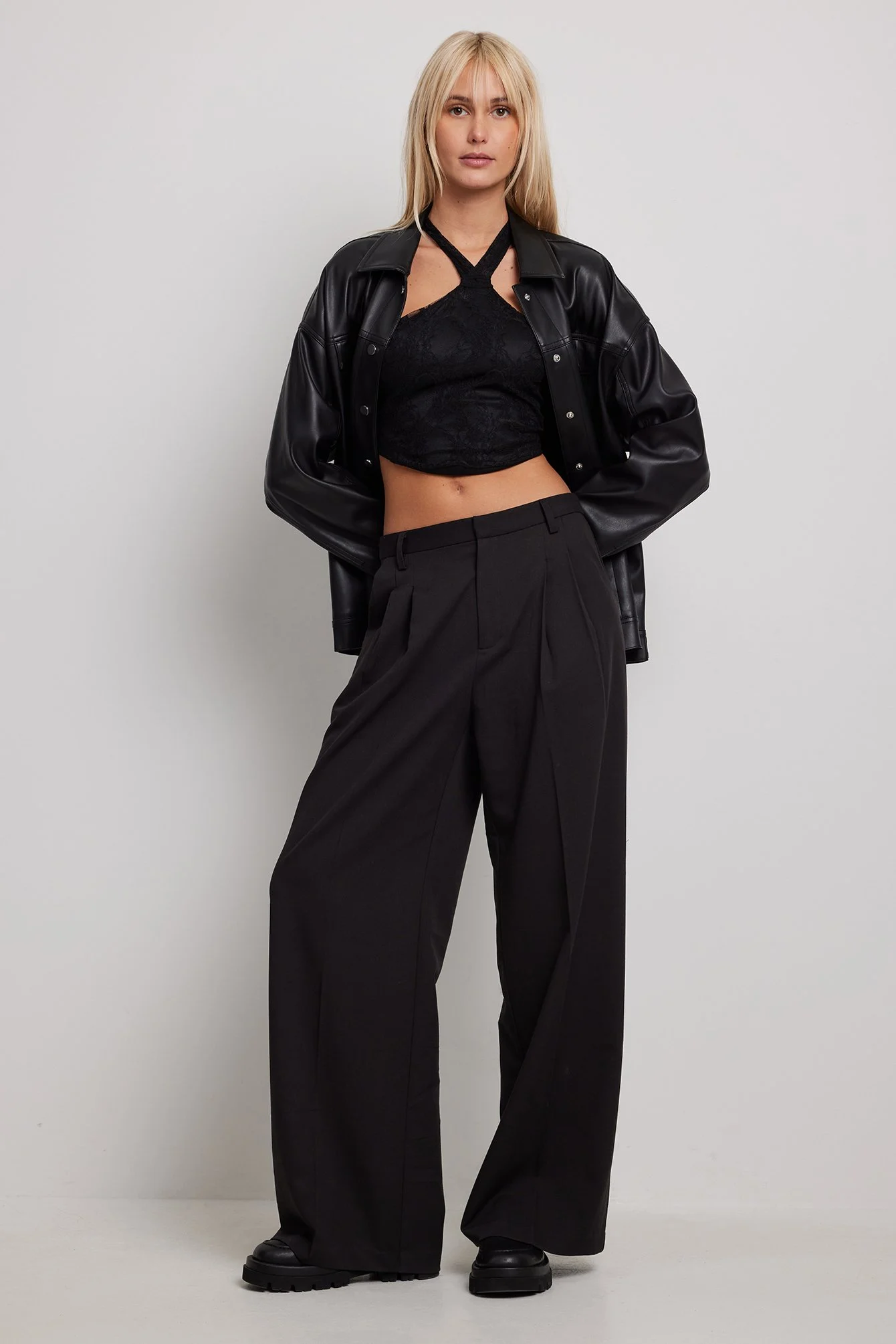 Neckholder-Top aus Spitze