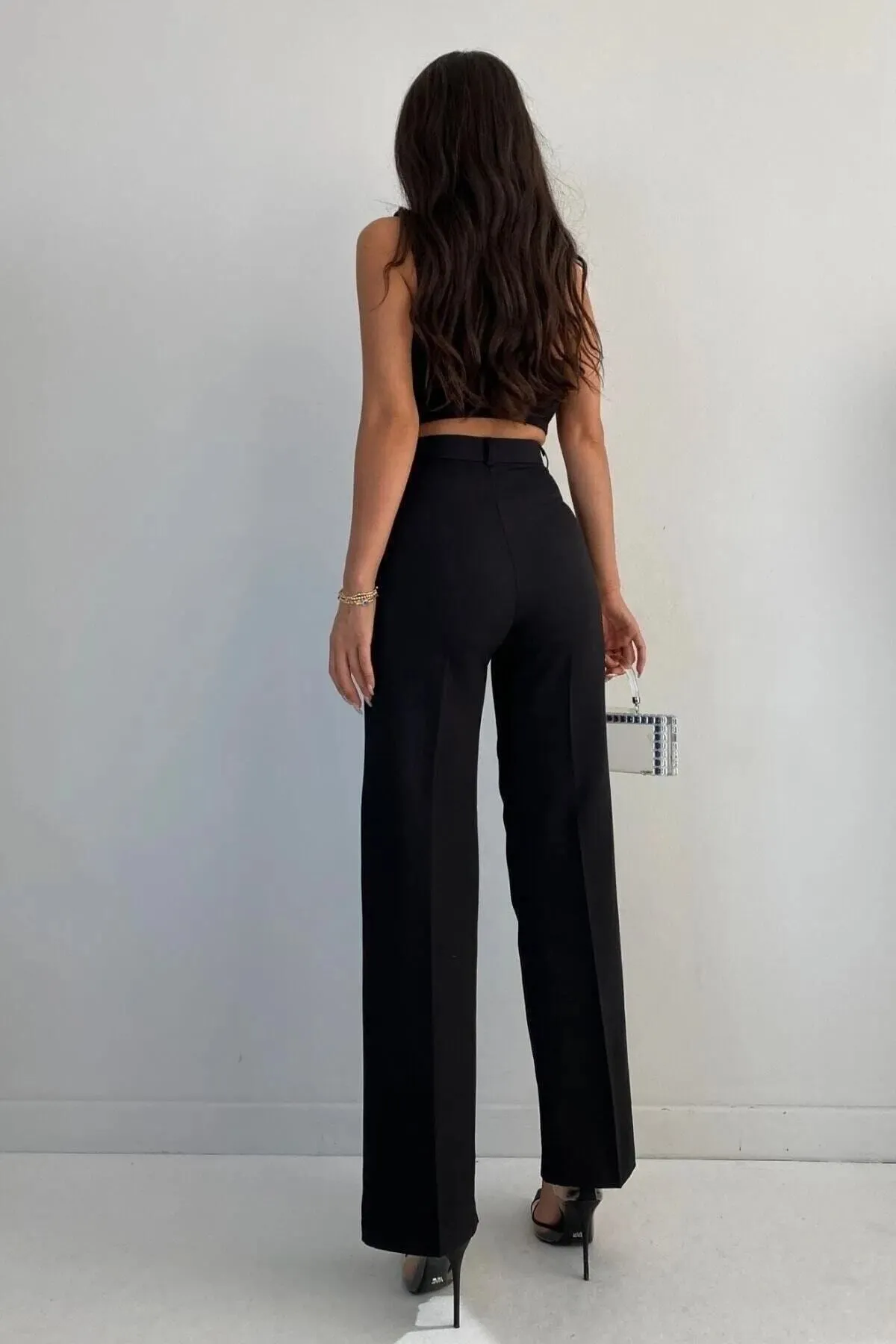 ELLEGANT  Schwarze Palazzo-Hose für Damen mit hoher Taille, gerippten Nähten und Raffungen für die neue Saison