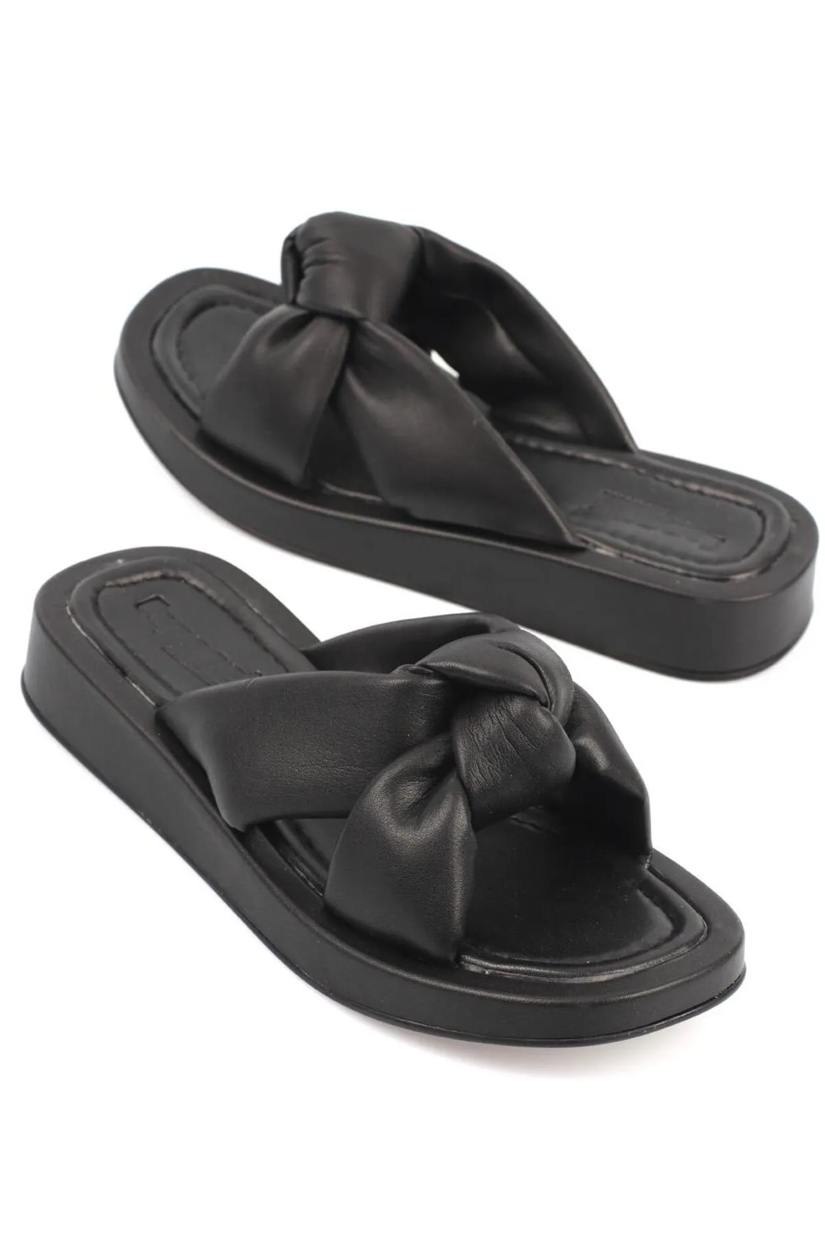 Capone Outfitters  Capone Flat Heeled Cross Soft Banded Comfort Schwarze Damenhausschuhe