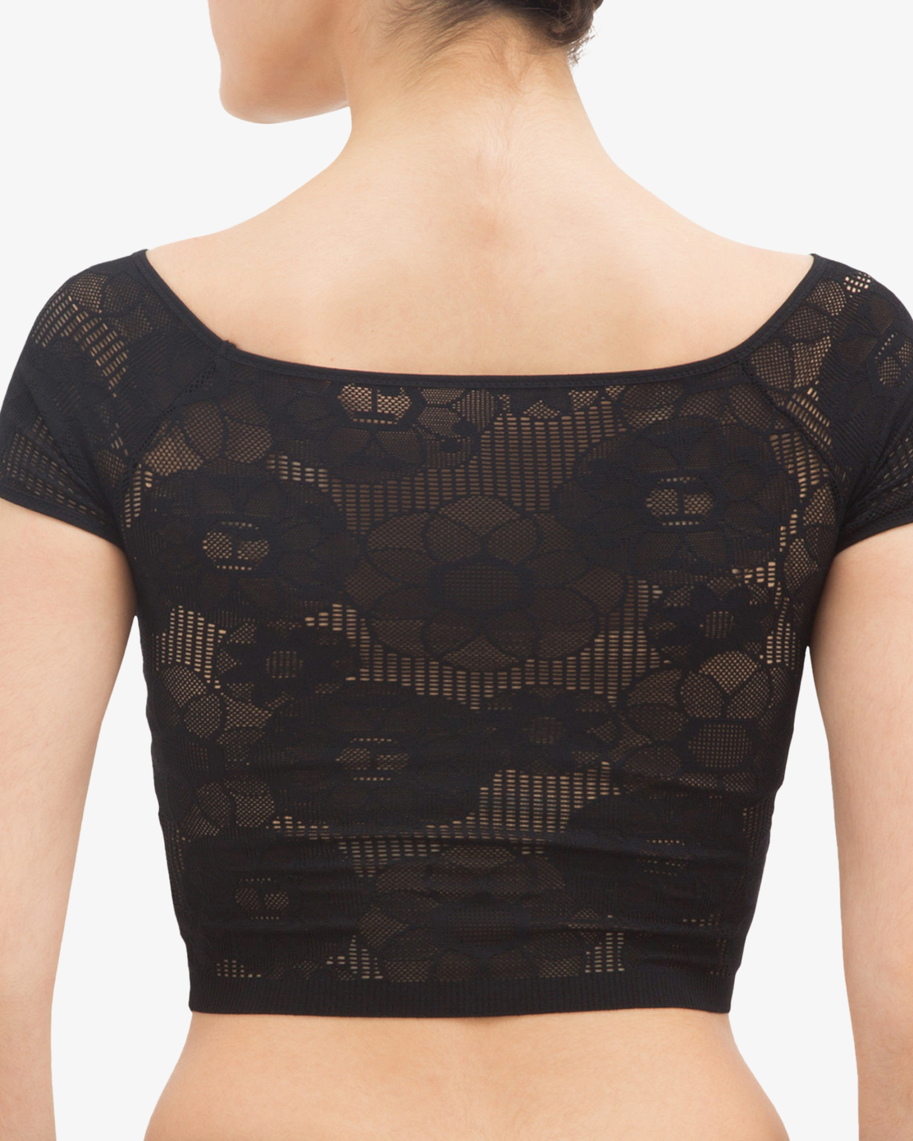 Short top in rosette lace