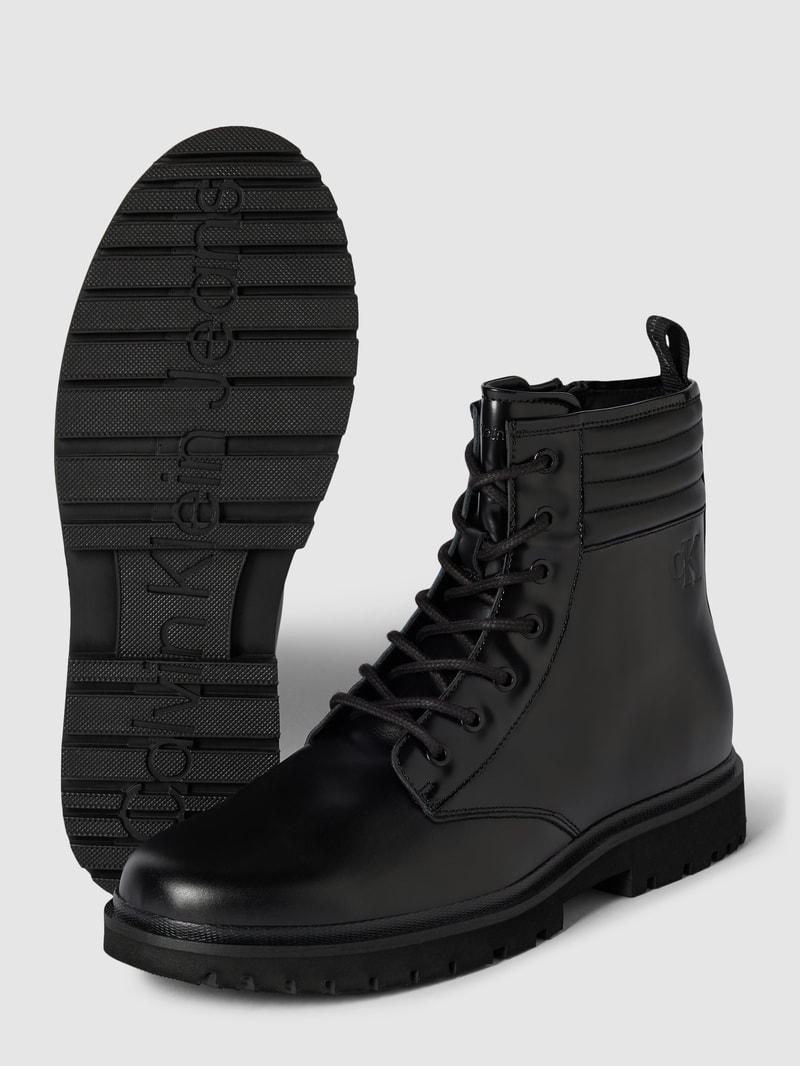 Schnürstiefel mit Label-Detail in black