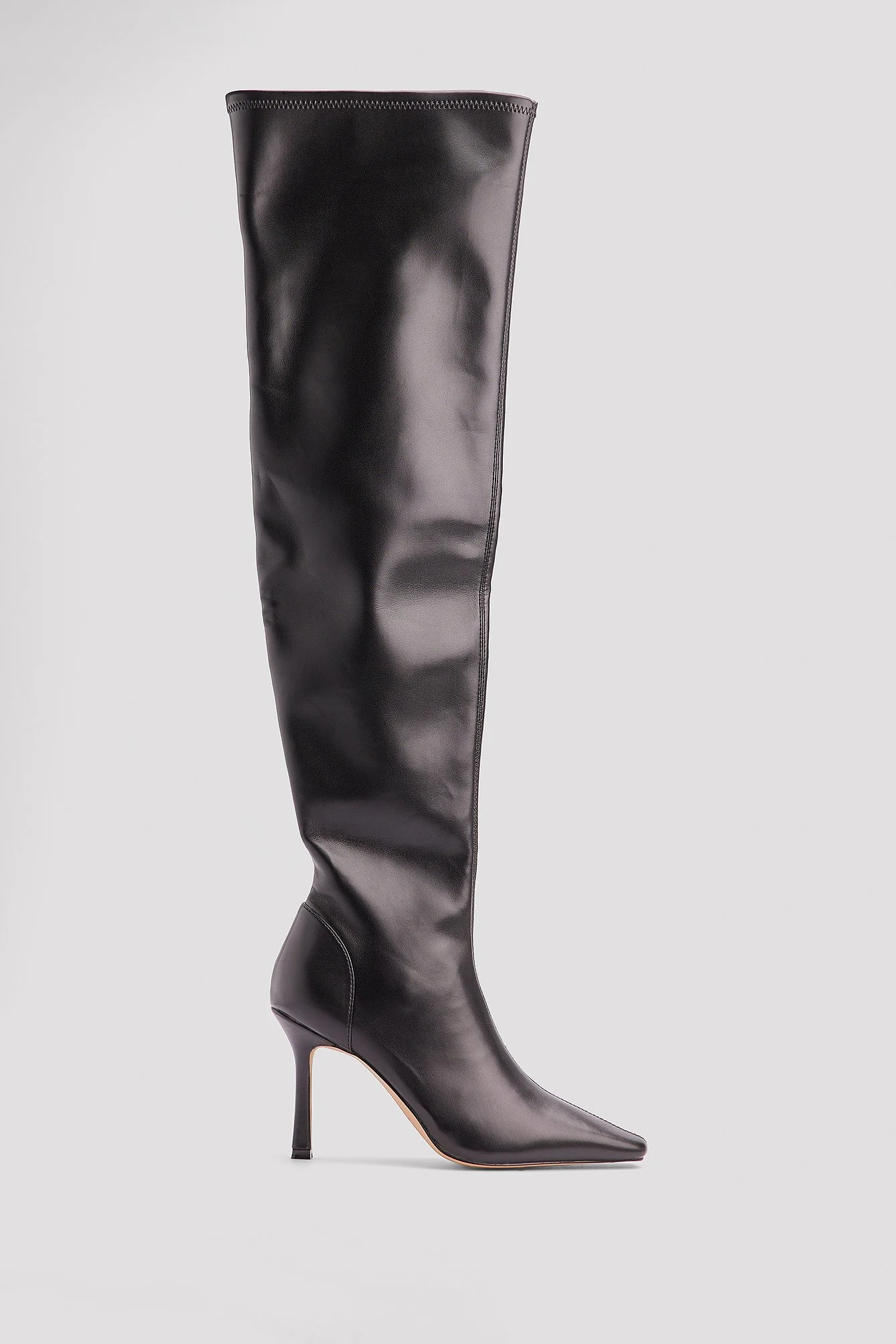 Enge Overknee-Stiefel mit Stilettoabsatz