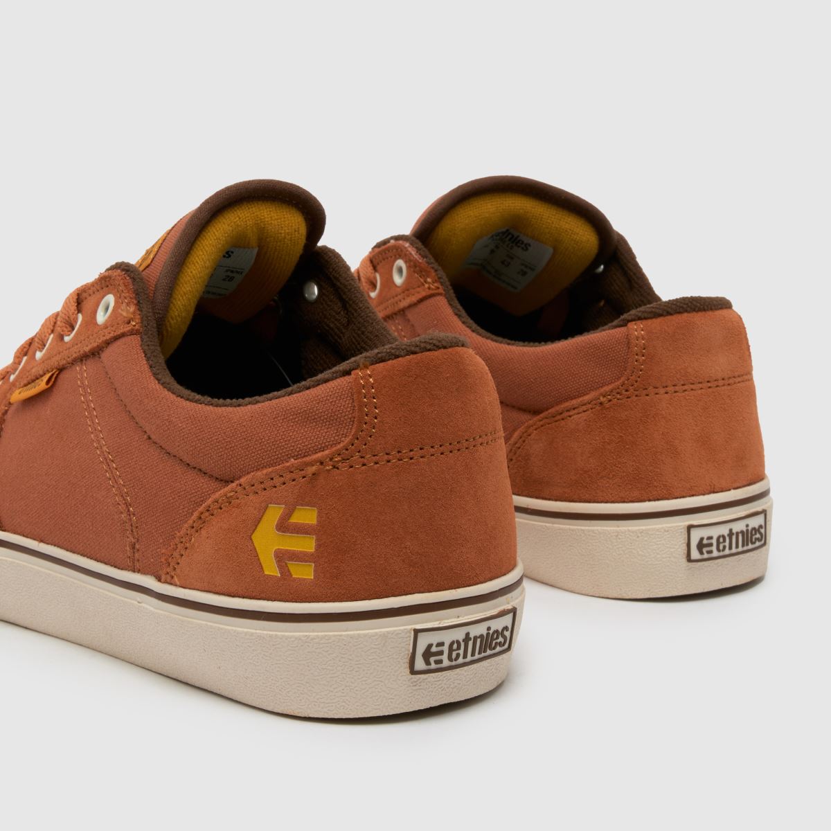 Etnies – Barge – Bruna sneakers med lång ärm