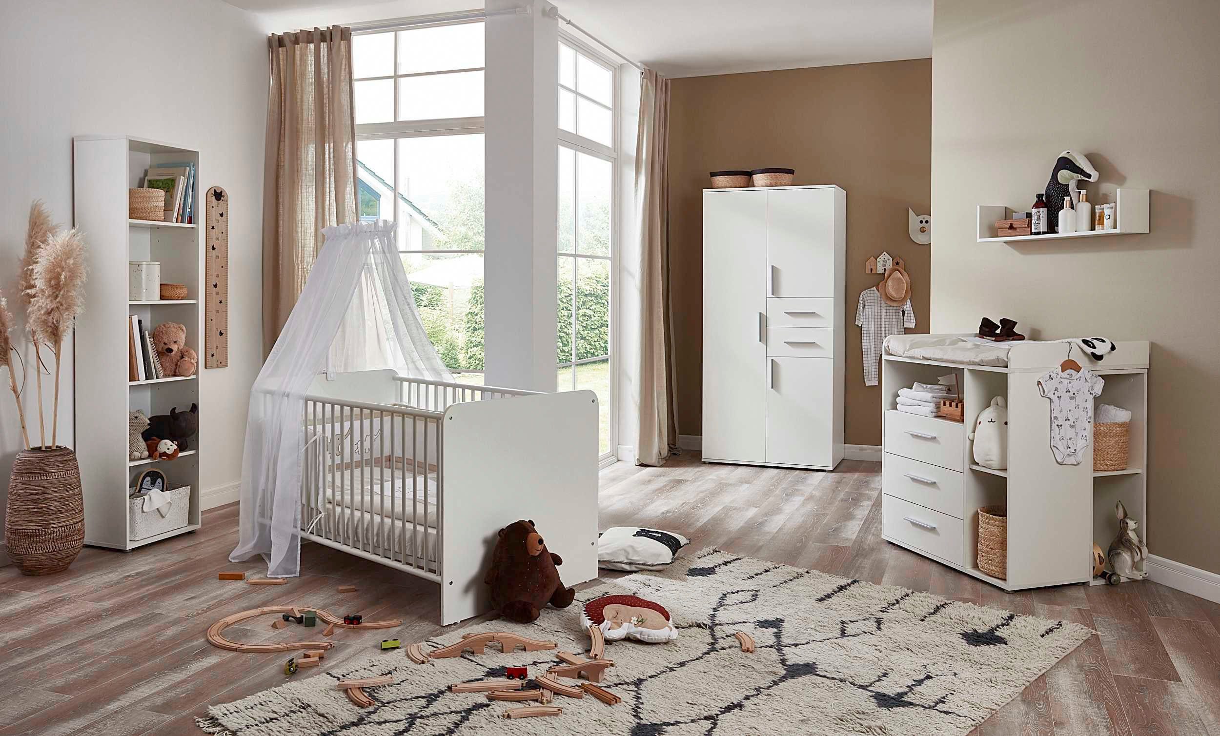 BMG Möbel Babyzimmer-Komplettset Lea, (Set, 7-St., Bett, Wickelkommode, Schrank, Standregal, Unterstellregale, Wandboard), Bett + Wickelkommode + 3-trg. Schrank + Standregal + Wandboard