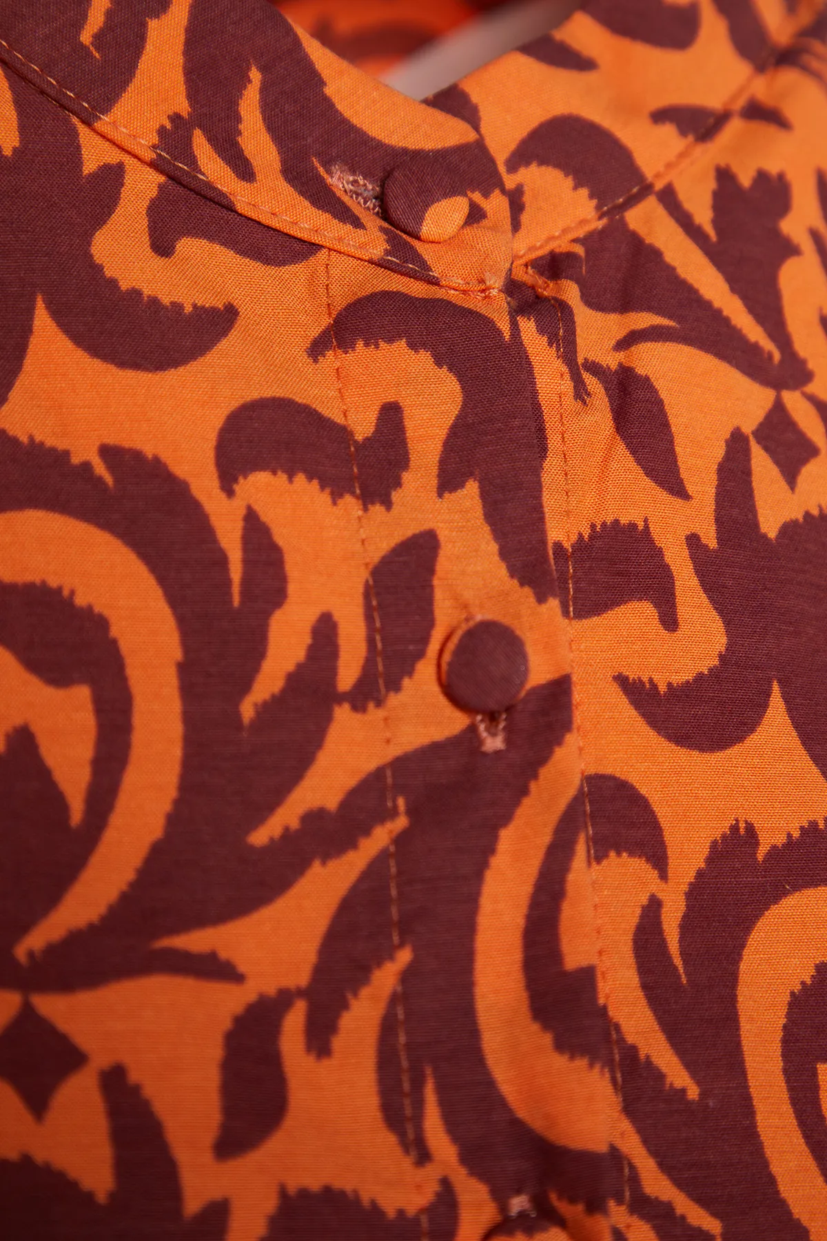 Trendyol Modest  Orange gemustertes Kleid aus gewebter Baumwolle mit halber Knopfleiste und weiter Passform TCTSS23EB00222