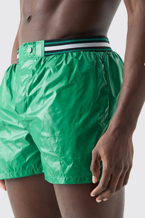 Badehose mit Streifen