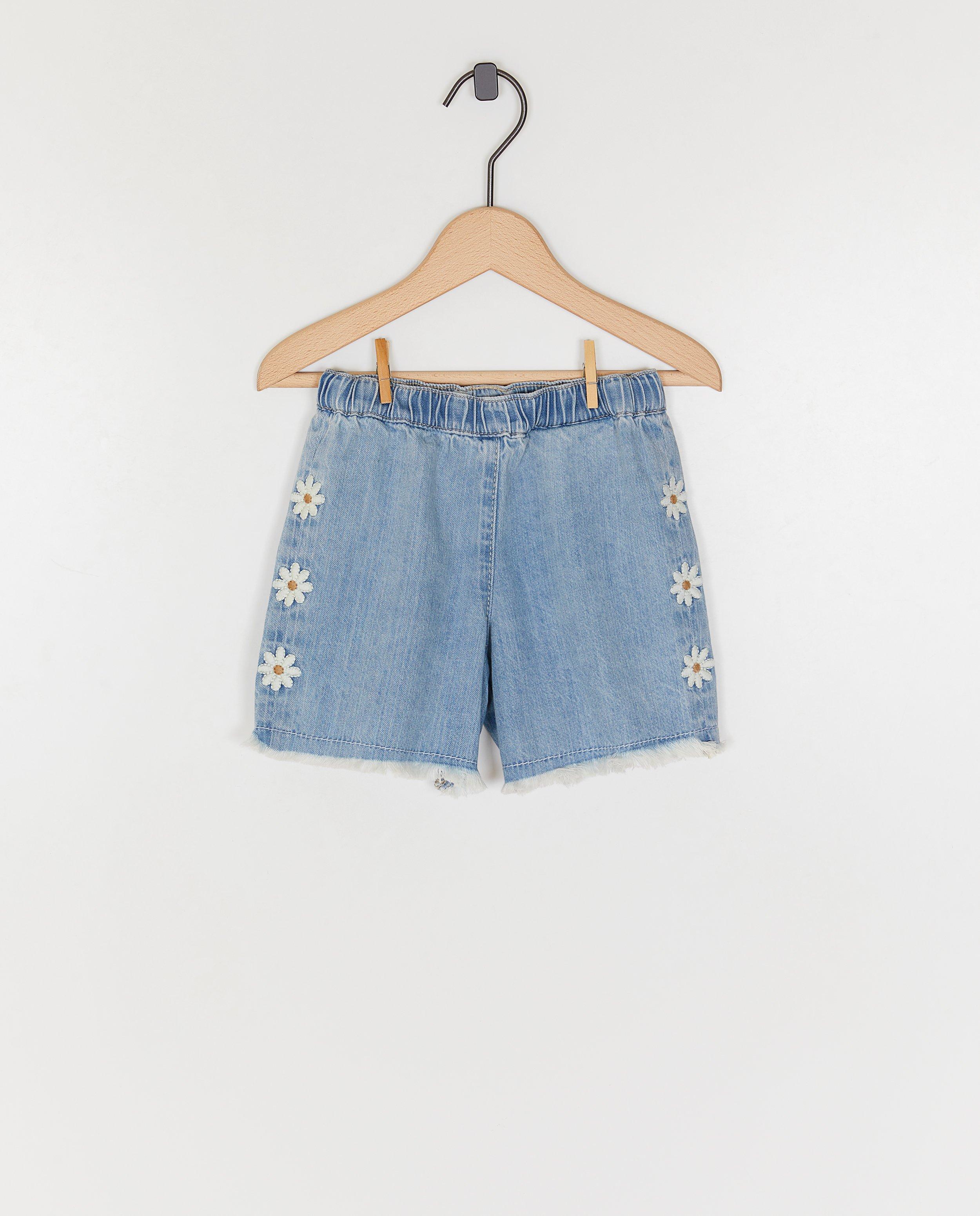 Pantaloni scurți din denim Cuddles and Smiles cu flori brodate albastru deschis