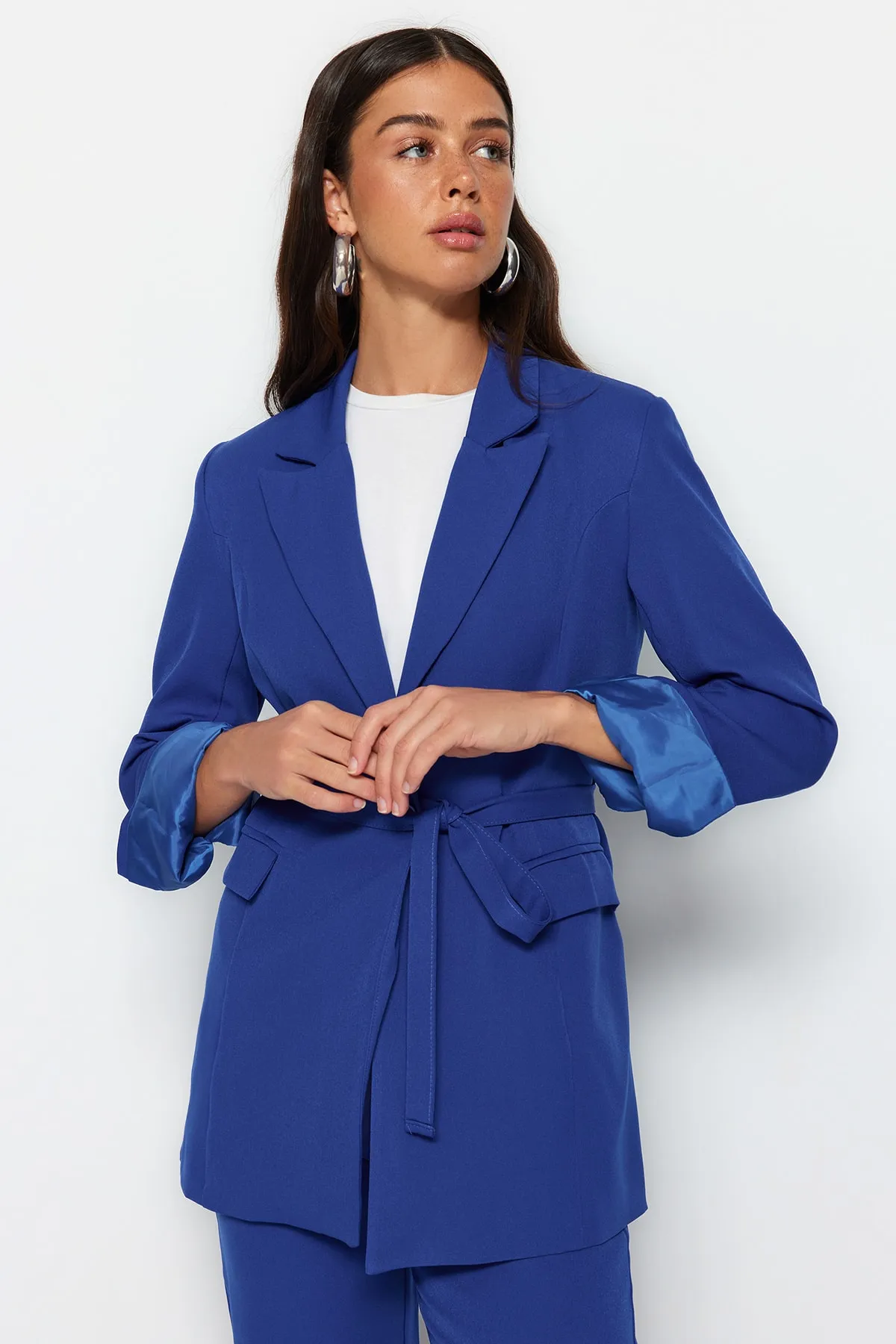 Trendyol Modest  Blauer Anzug aus Crêpe mit Schnürung, detailliertem Futter, Jacke und Hose aus gewebtem Unterteil und Oberteil TCTSS23US00044