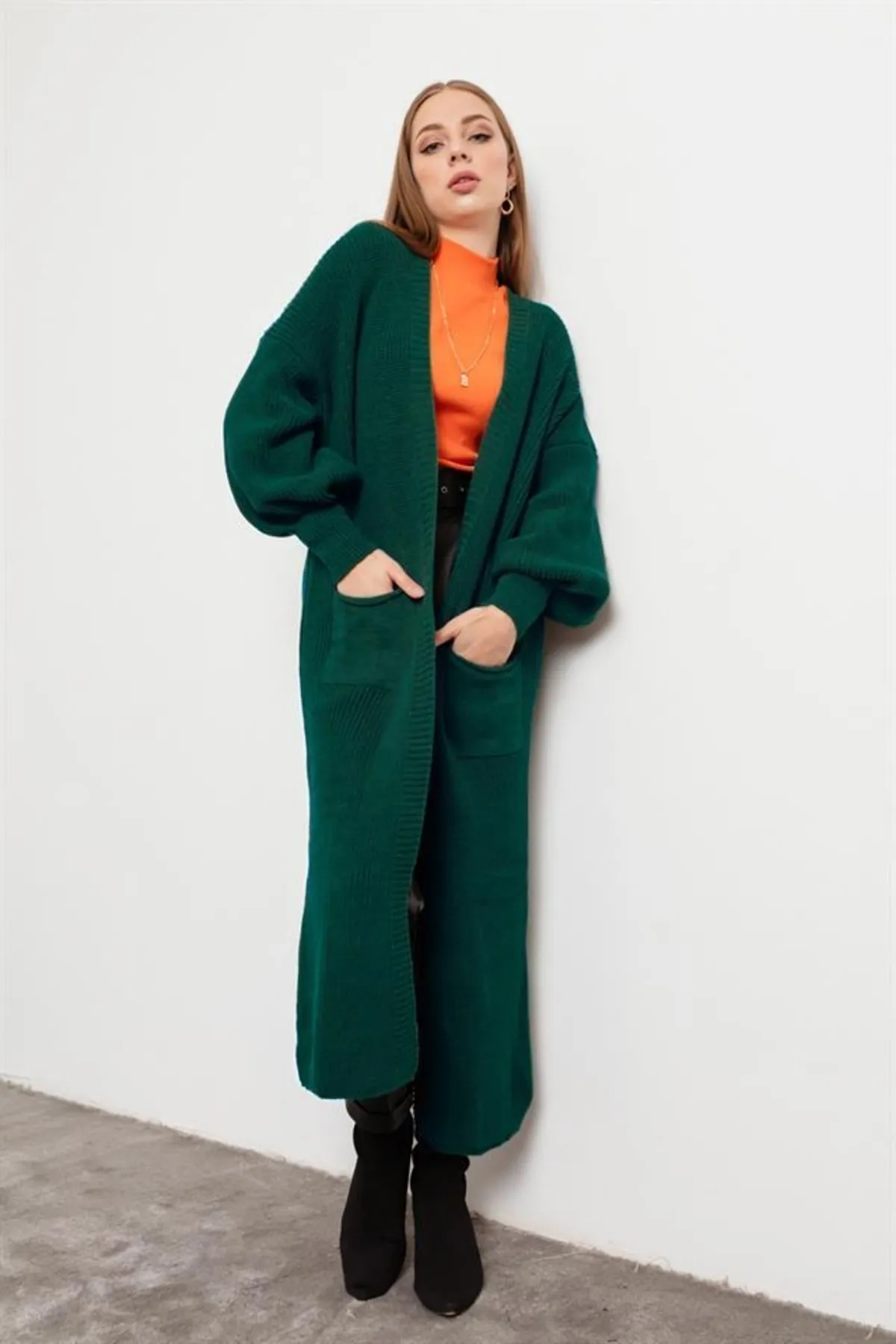 Lafaba  Lange Strickjacke mit Ballonärmeln in Grün für Damen