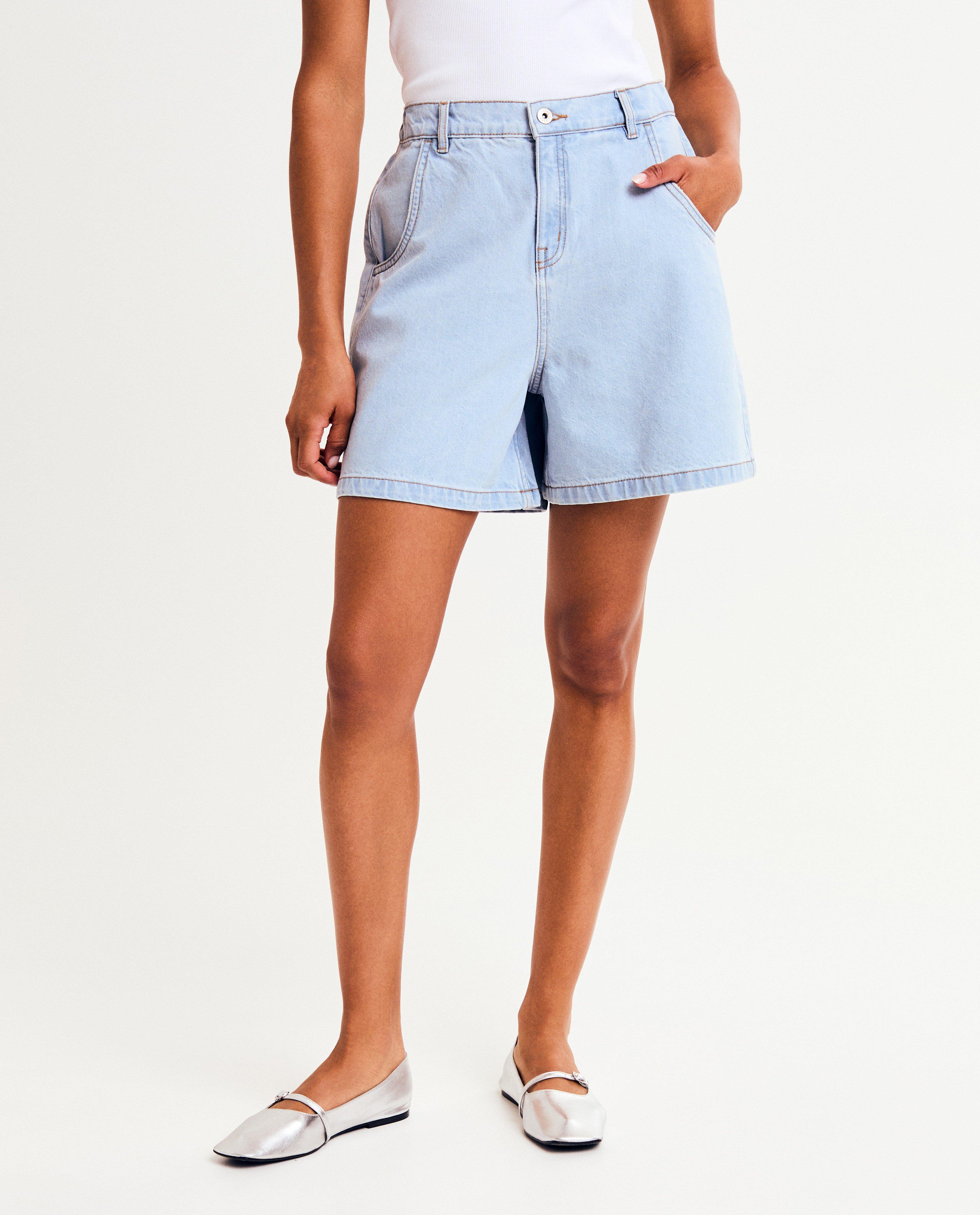 Pantaloni scurți din denim albastru deschis Sora, albastru deschis