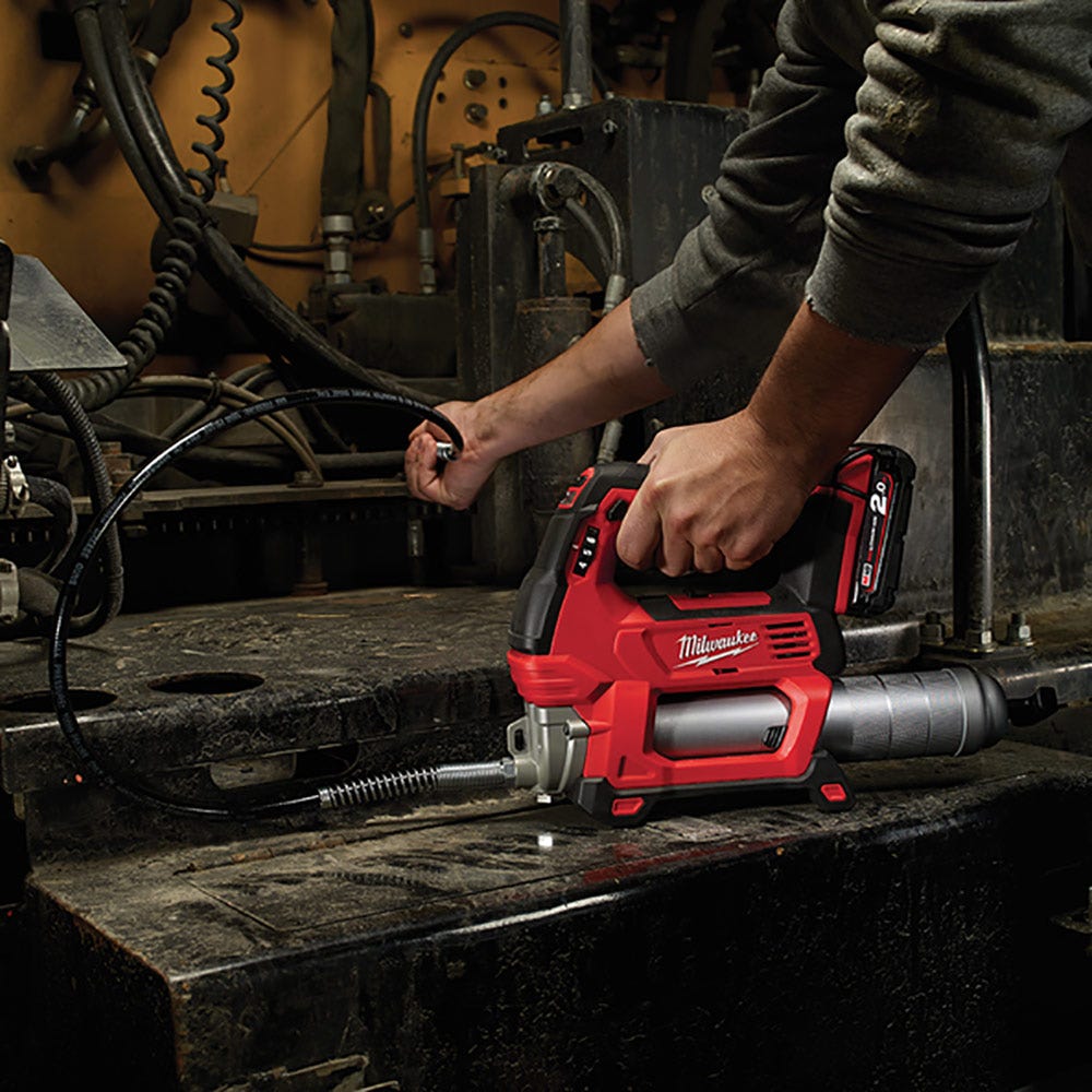 MILWAUKEE 18V Cordless 2-Speed Grease Gun Skin M18GG-0