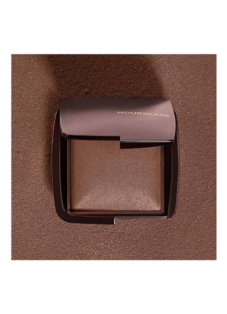 Pudră bronzantă iluminatoare Hourglass AMBIENT™