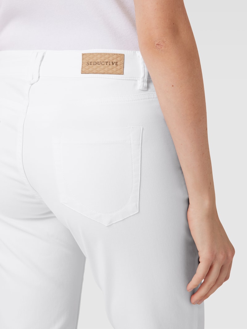 Jeans mit ausgefransten Beinabschlüssen Modell 'CLAIRE CROPPED' in weiß