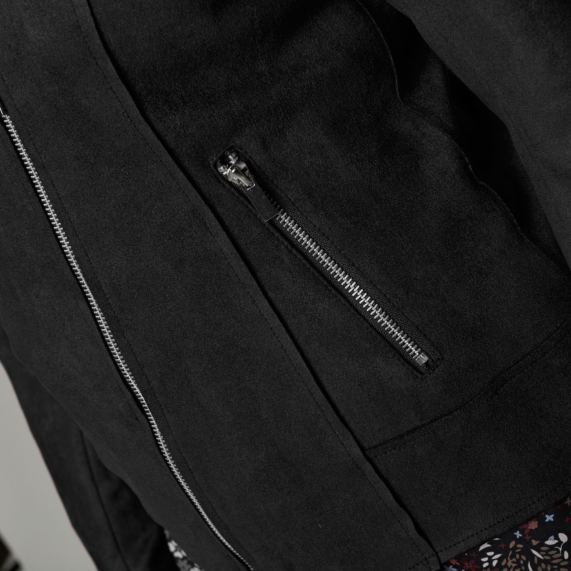 Blouson zippé col tailleur pressionné, suédine