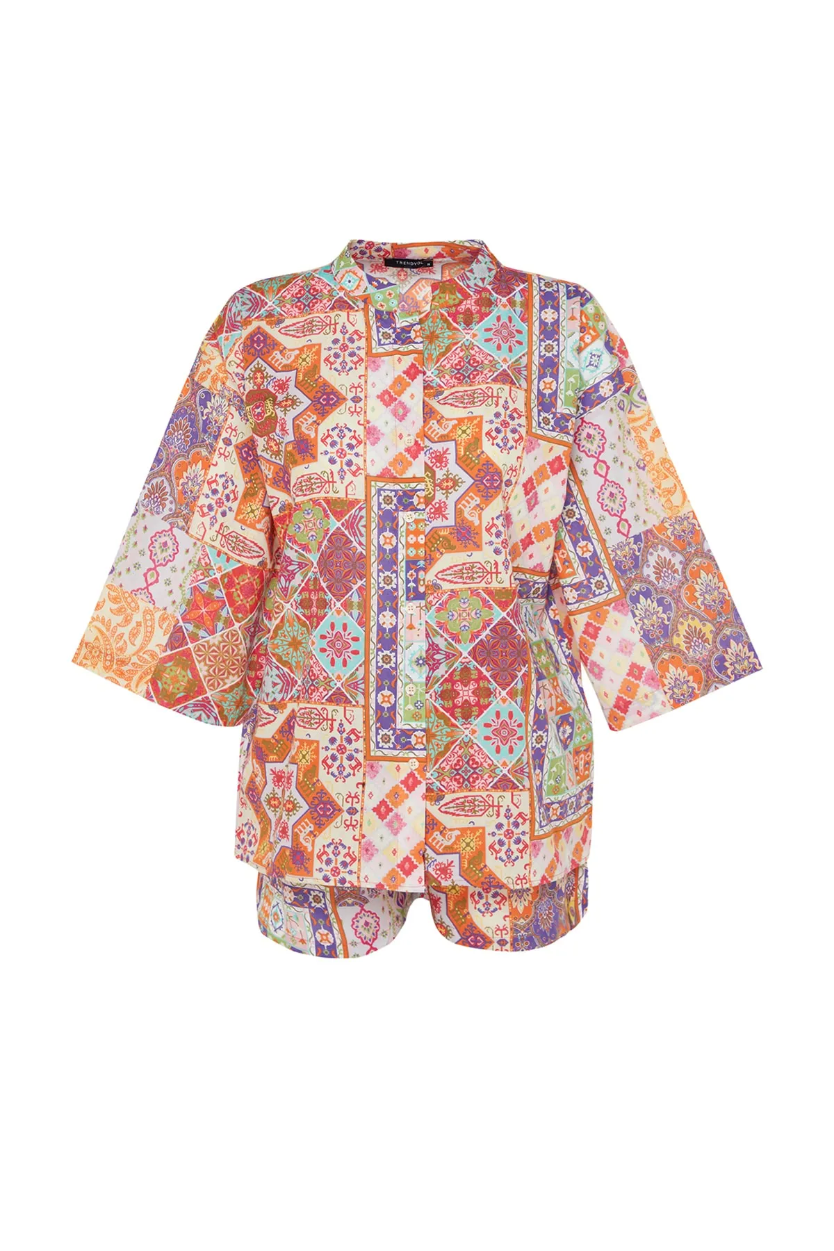 Trendyol Collection  Set aus Hemd und Shorts aus 100 % Baumwolle mit ethnischem Muster TBESS23AU00010